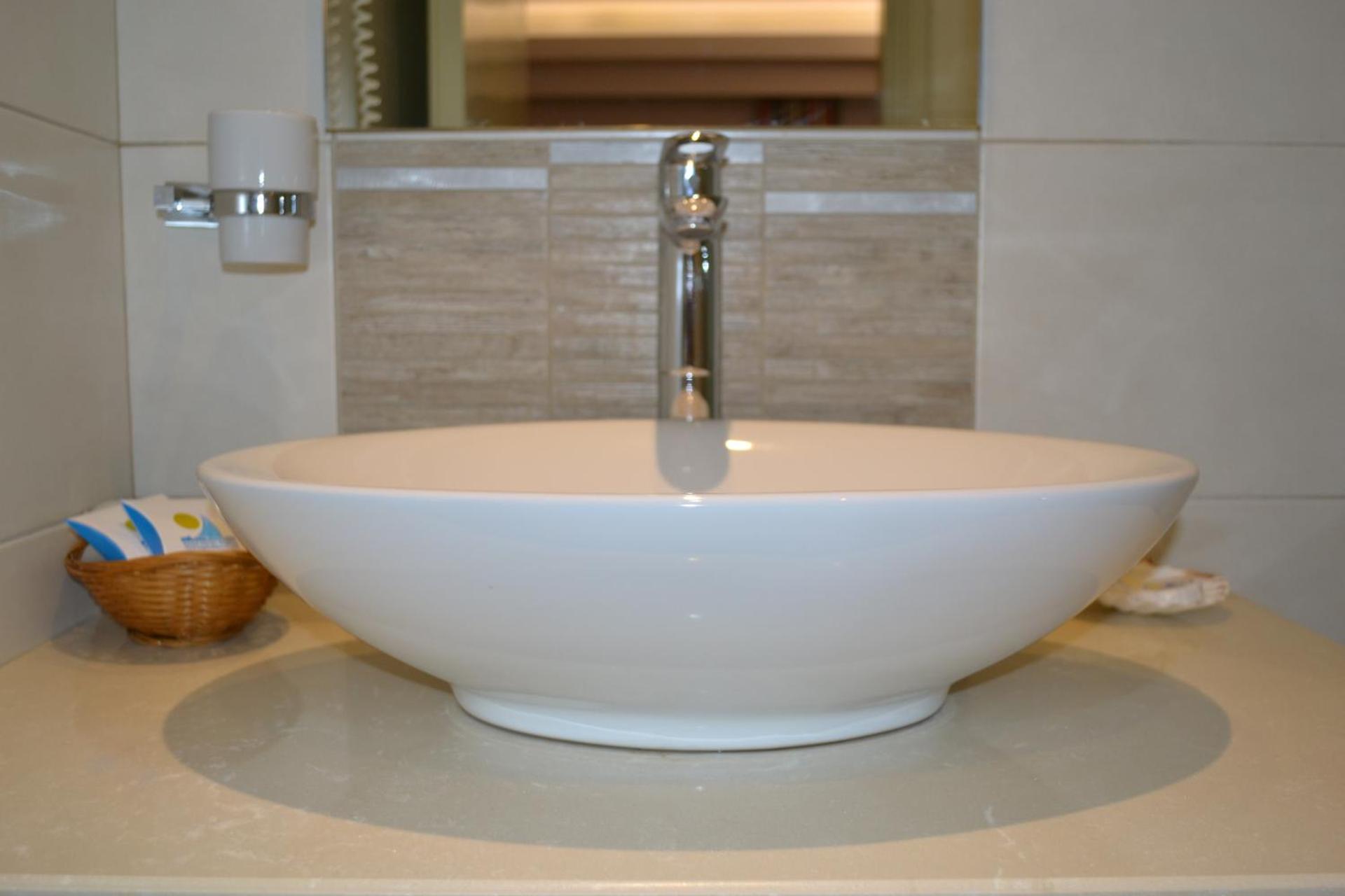 Saga Hotel - Photo 7