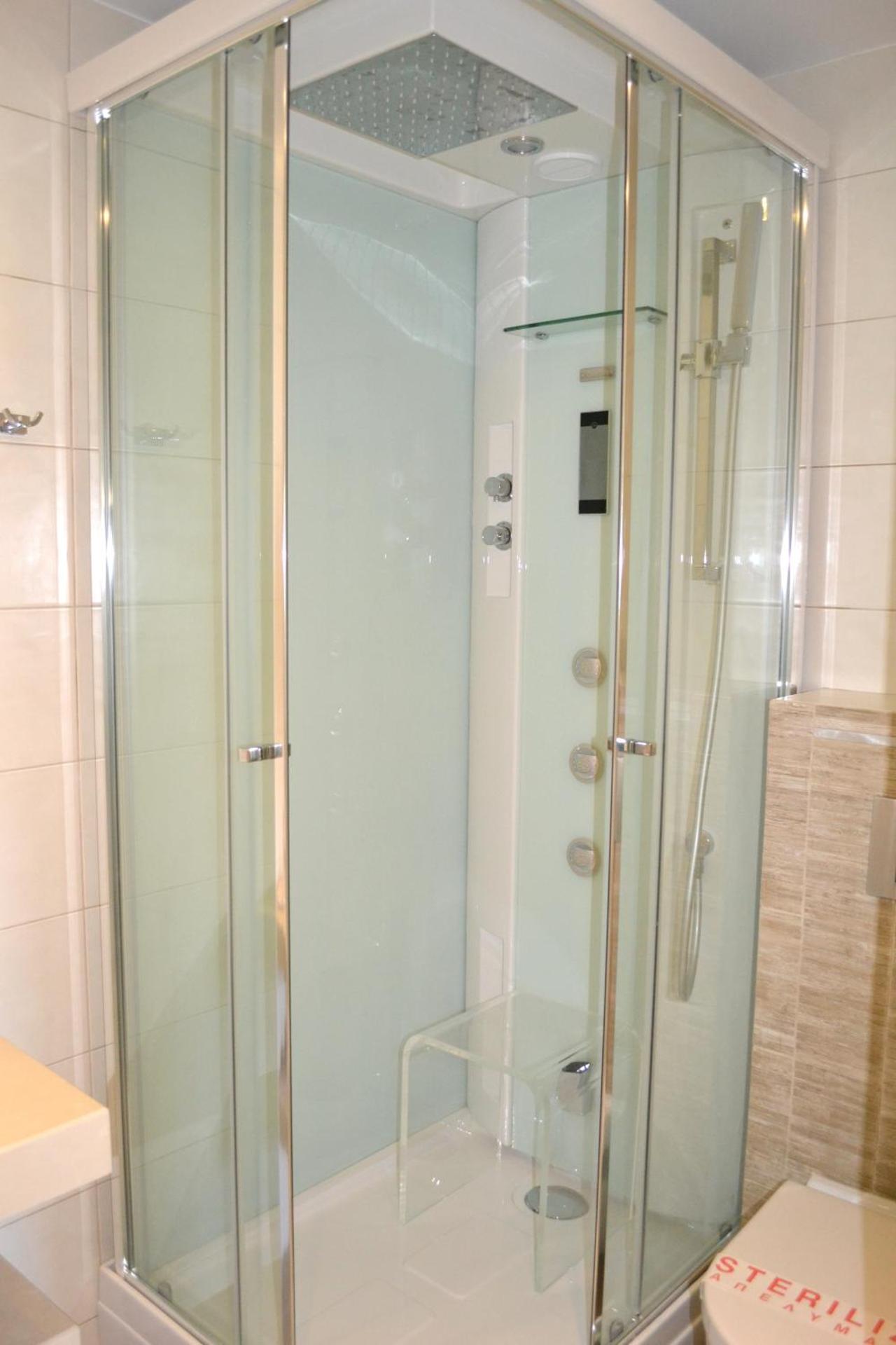 Saga Hotel - Photo 9