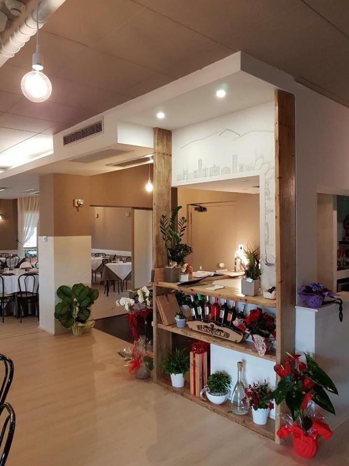 Hotel Serena - Photo 18