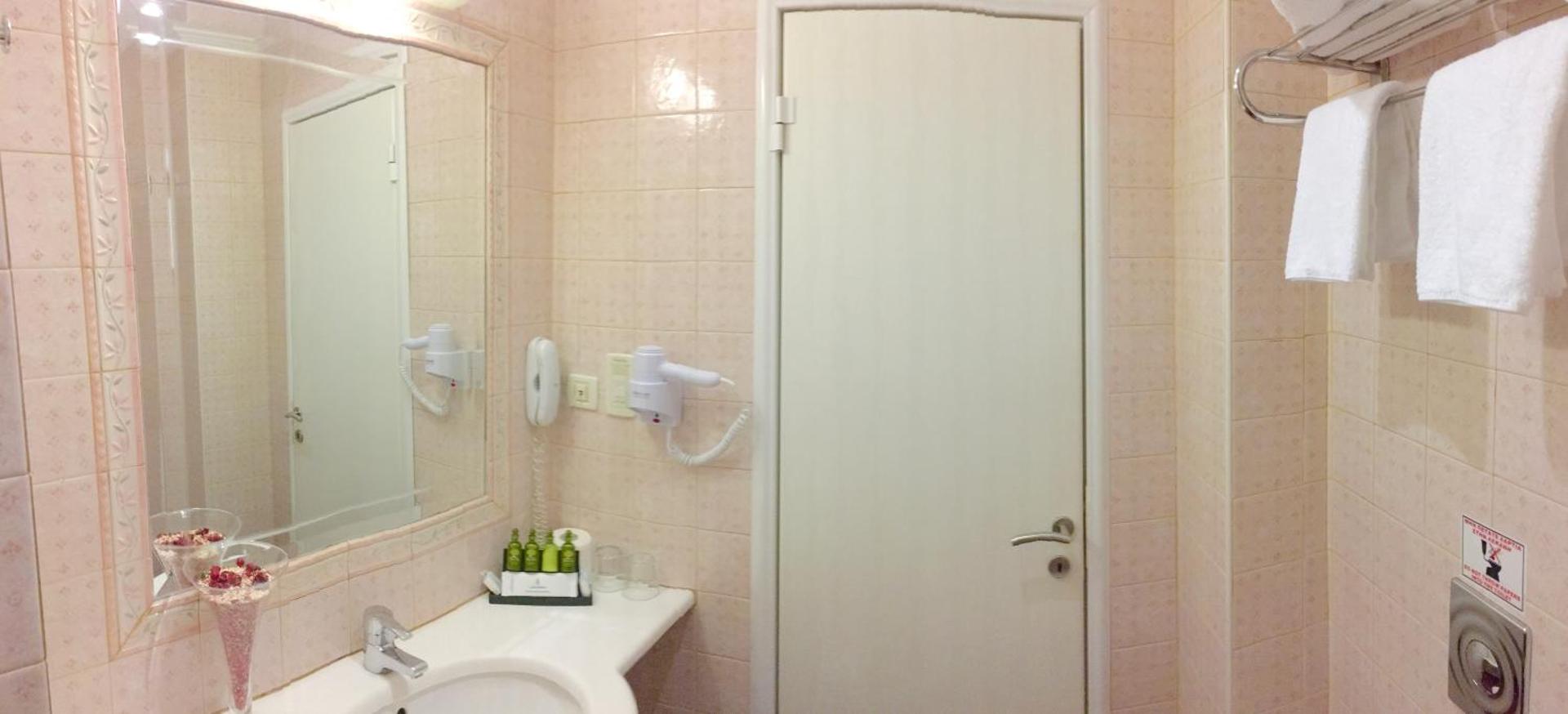 Hotel London - Photo 8