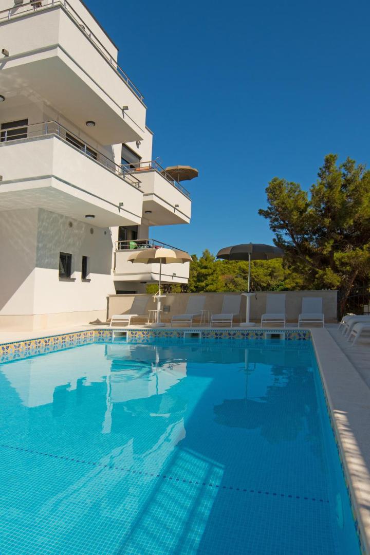 Aparthotel Punta Blu - POOL & SPA 5