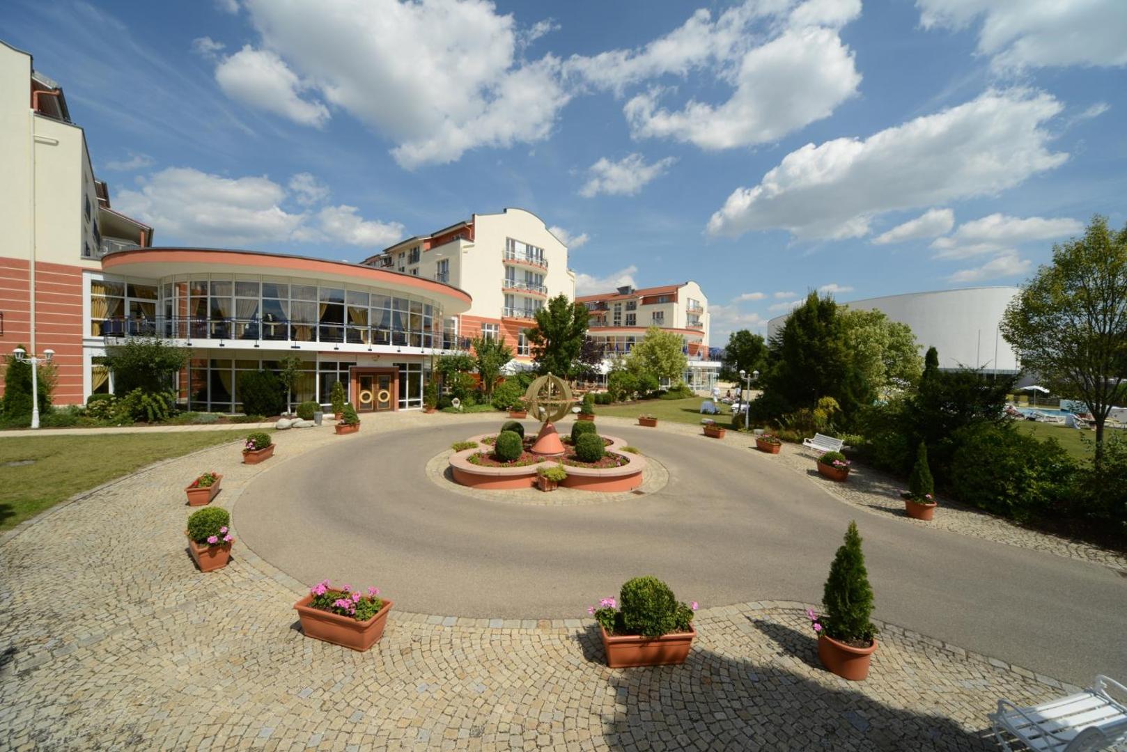 The Monarch Hotel 8