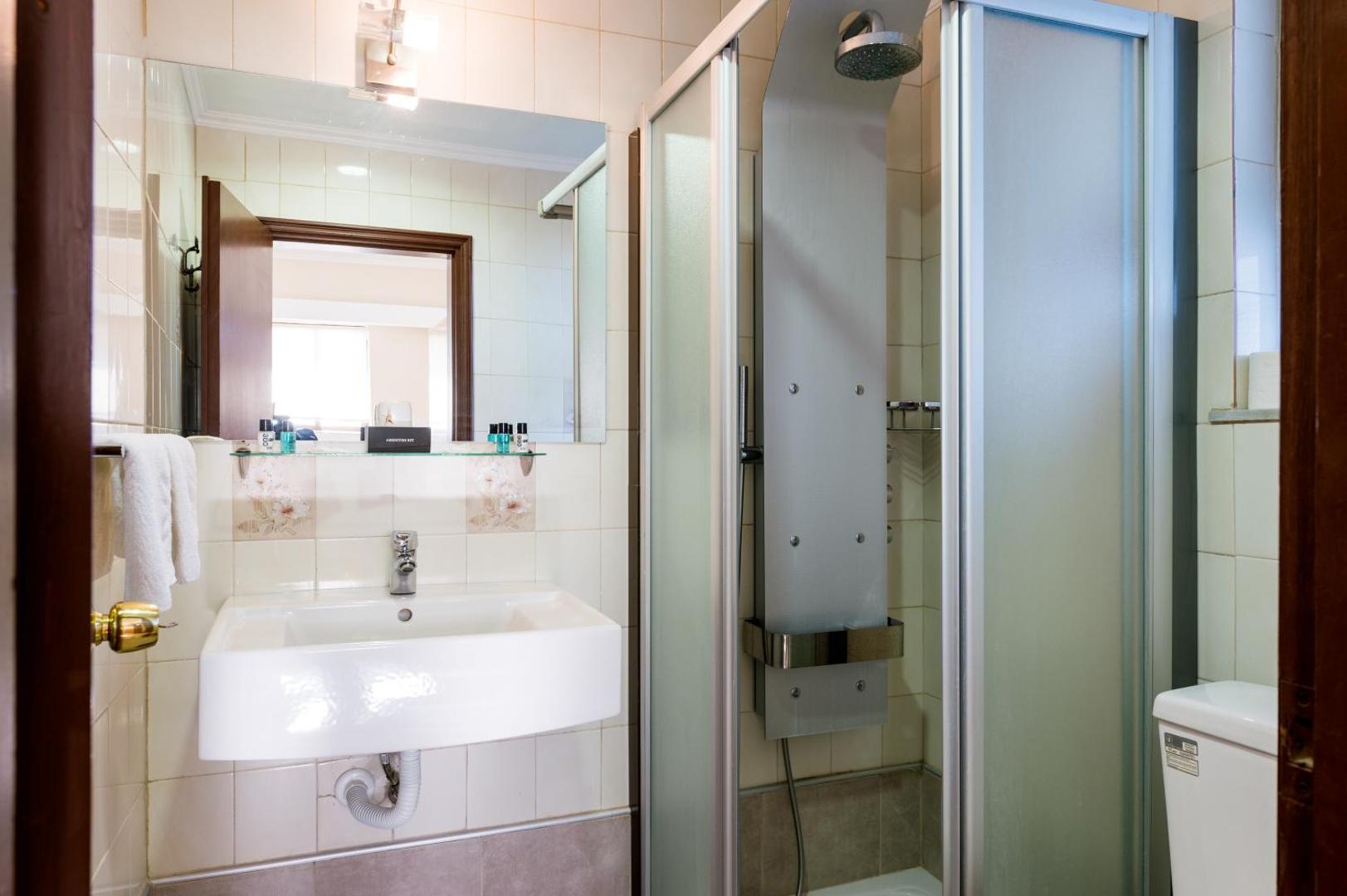 Terinikos Sunny Garden Hotel & Junior Suites 4