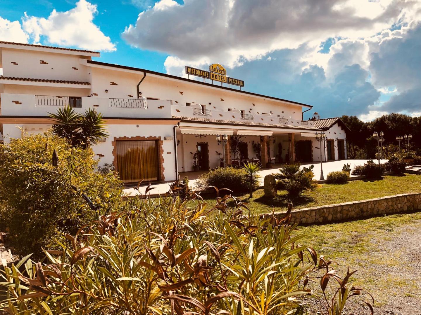 La Perla Hotel 7