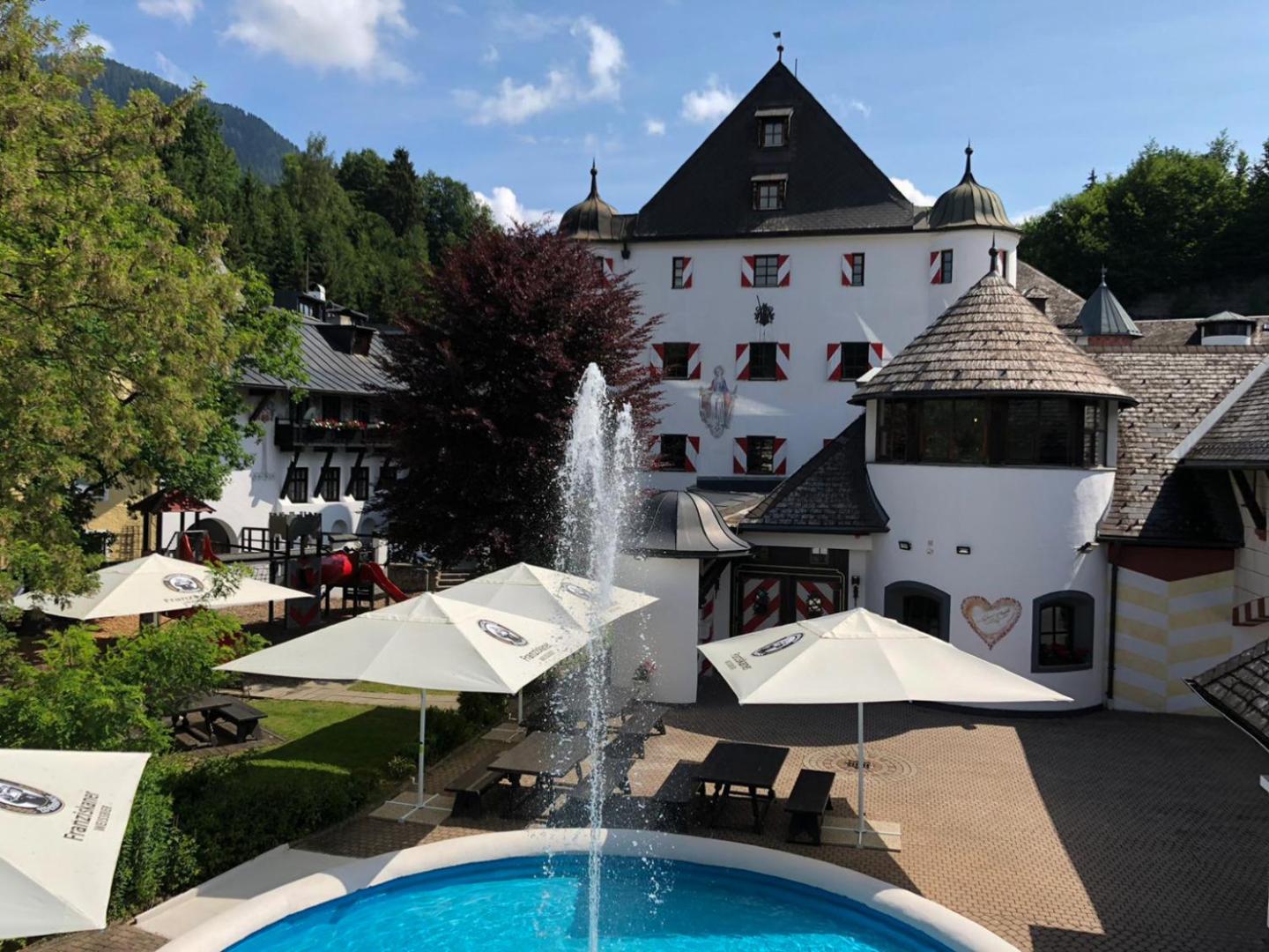Family Hotel Schloss Rosenegg 5