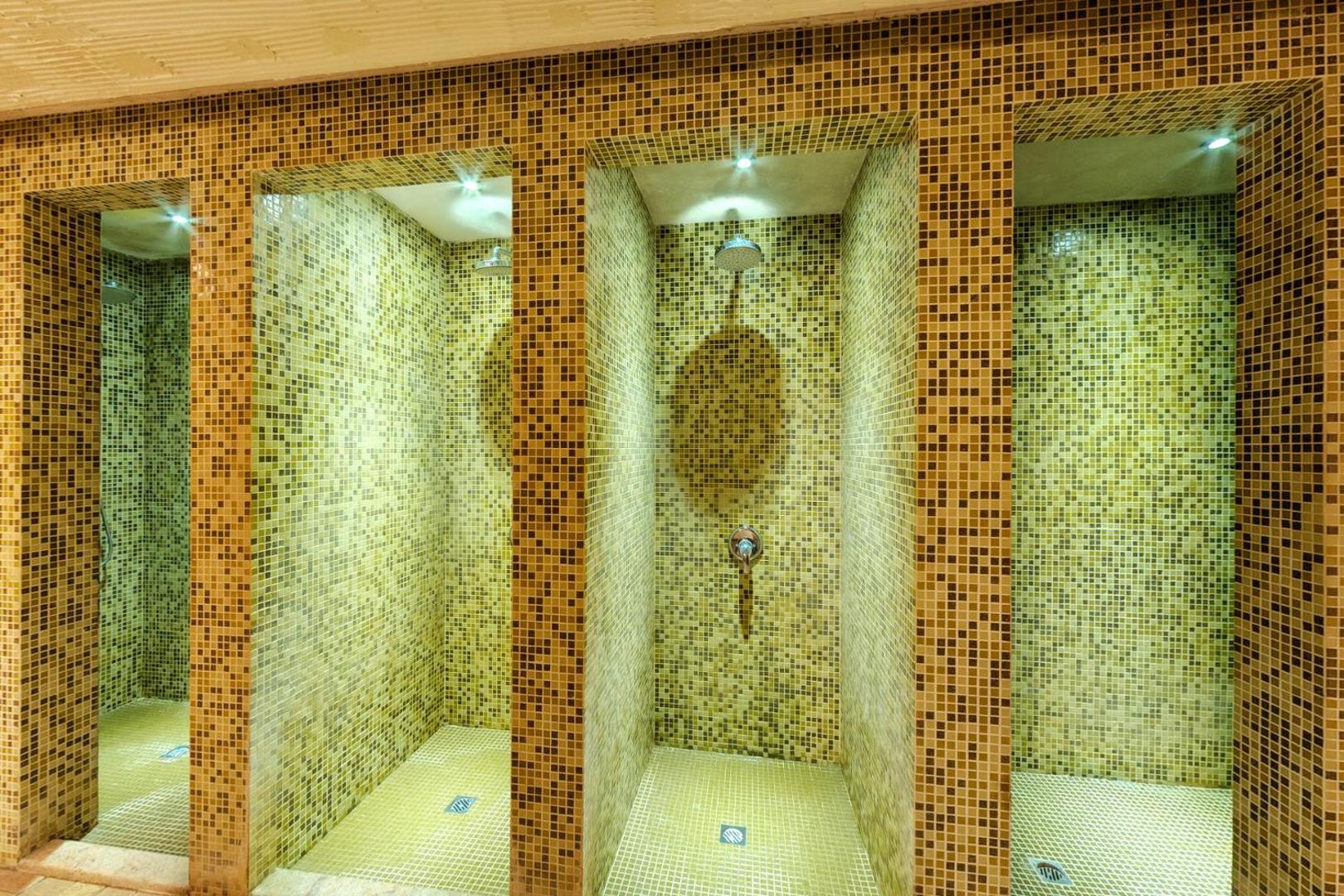 Grand Royale Apartment Complex & Spa 4