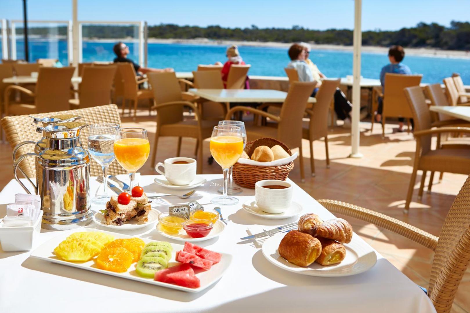 Universal Hotel Marques 6