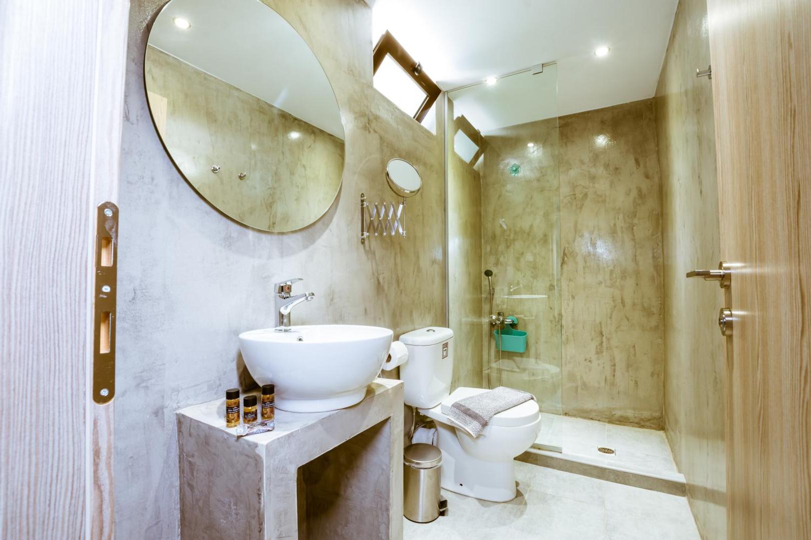 Gregory Comfort Hotel 4