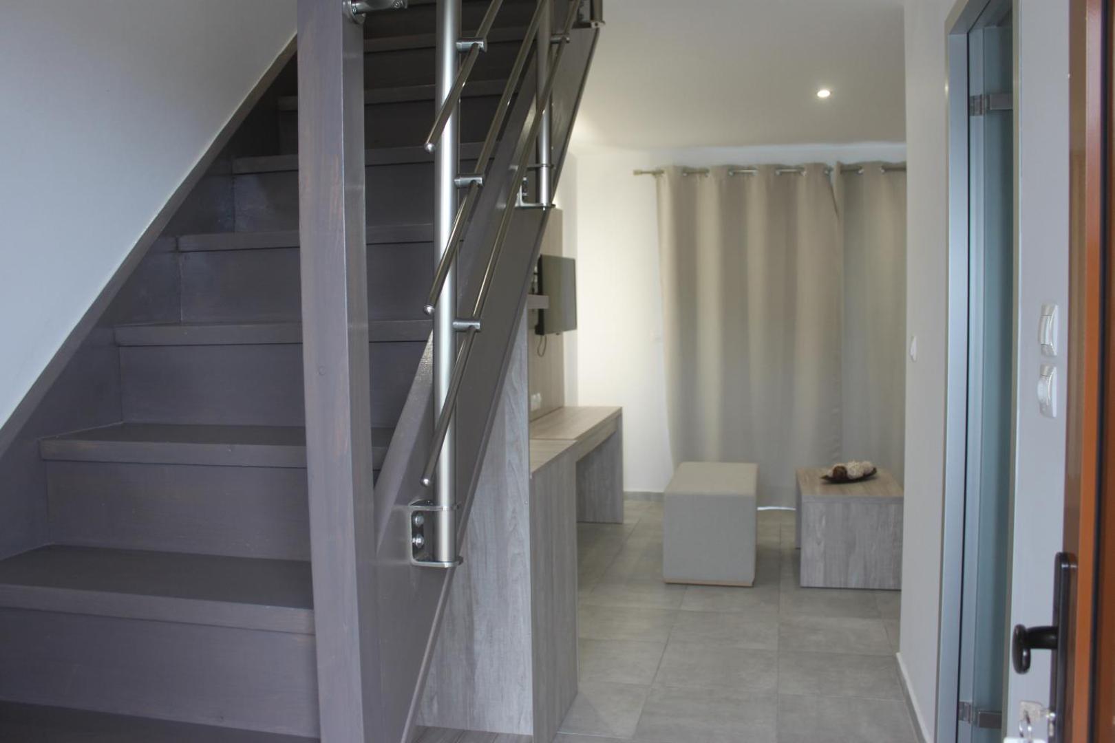 Vallian Village Hotel 4