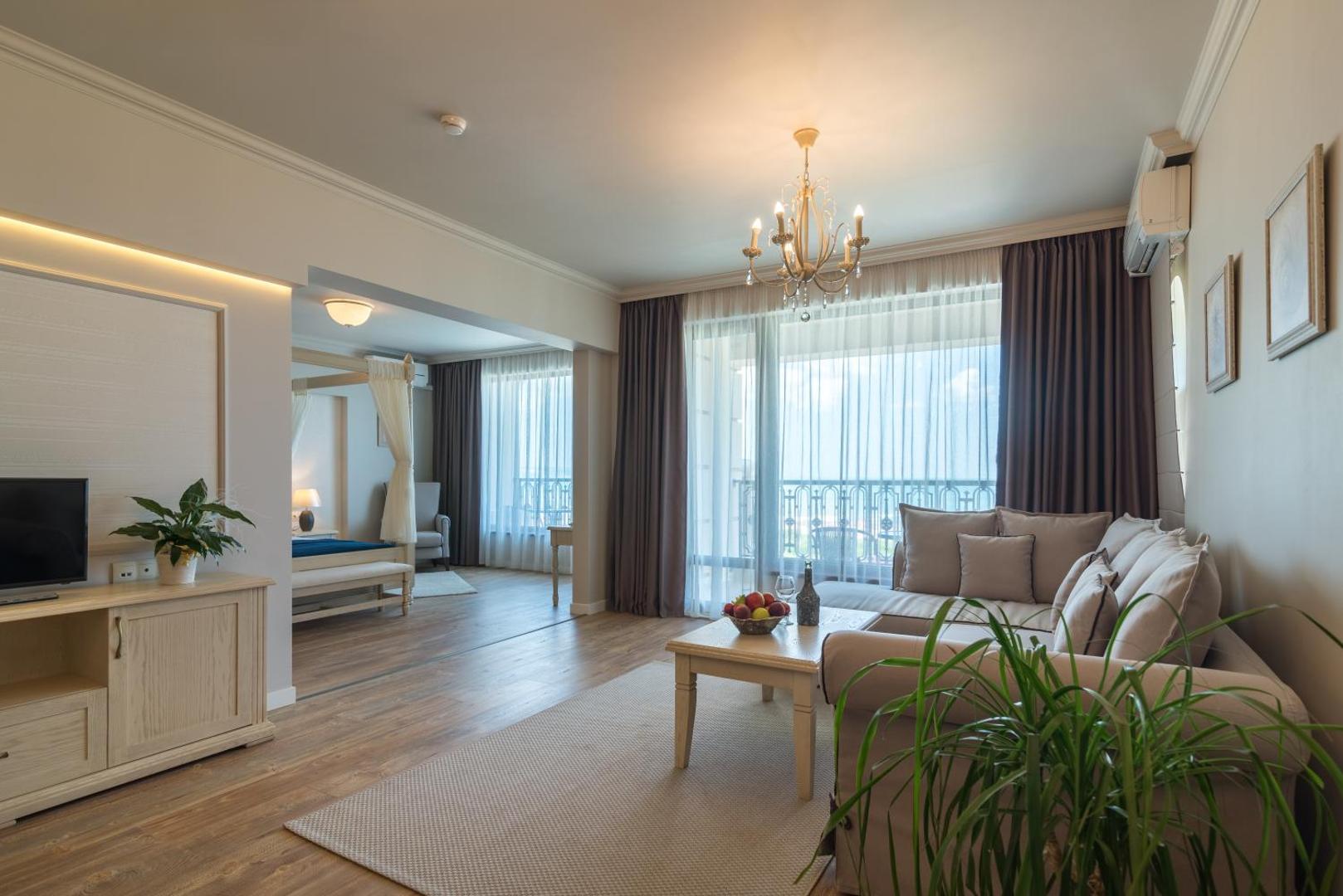 Sunny Castle Hotel - All Inclusive, Beach and Free parking 7