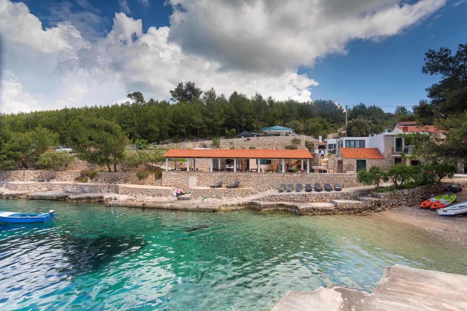 Golden Bay Hvar 2