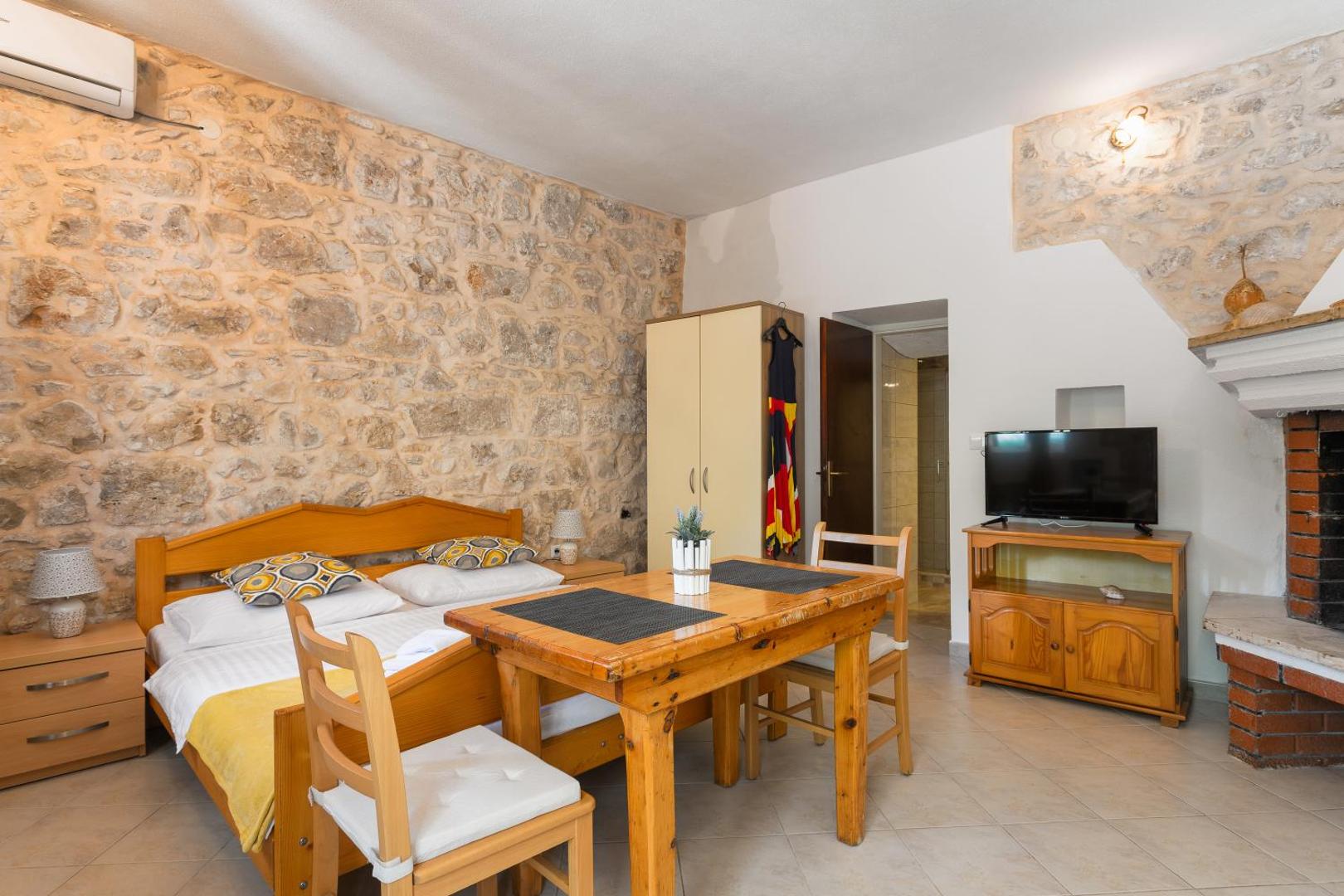 Golden Bay Hvar 6