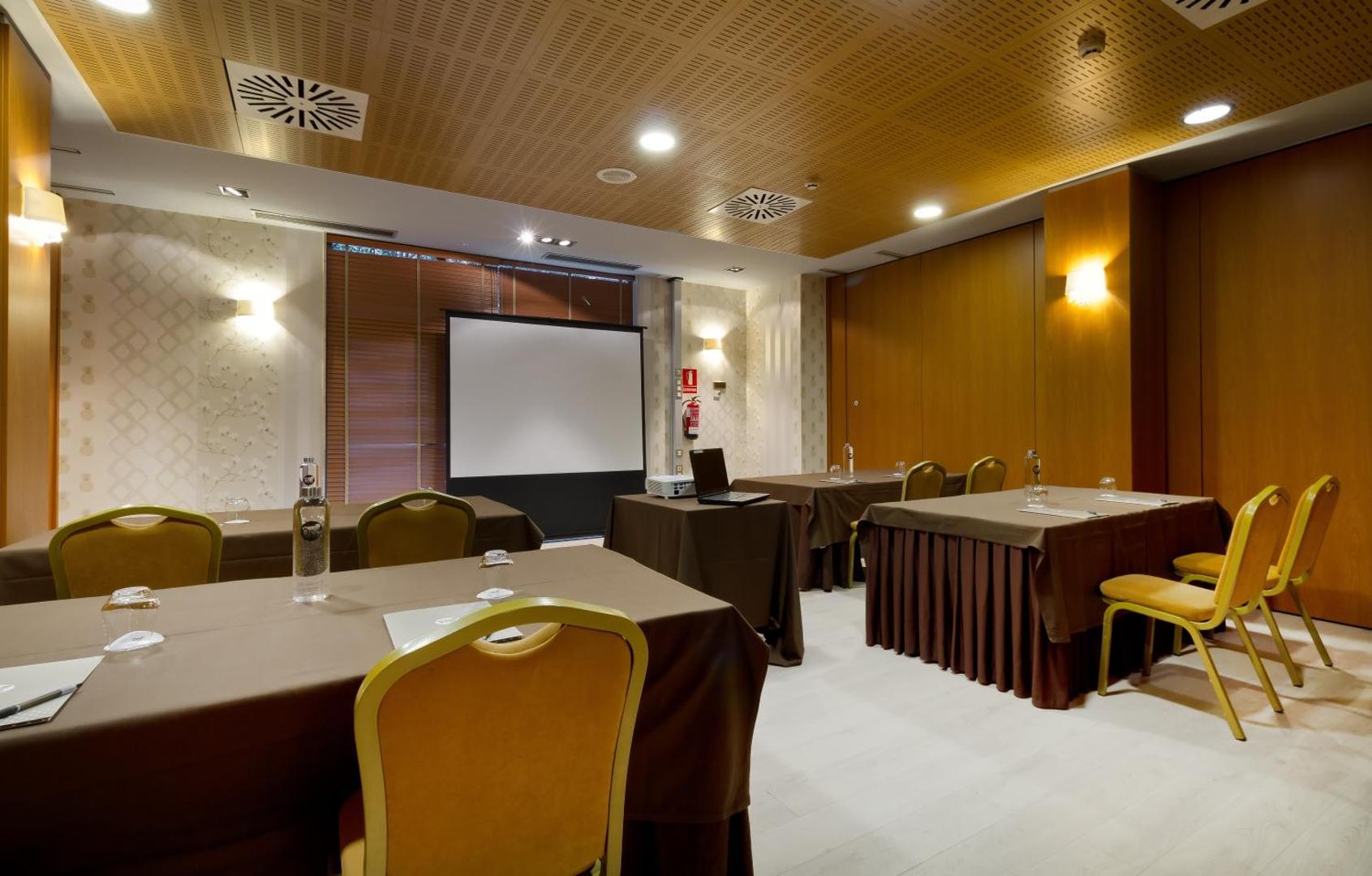 Oca Villa de Avilés Hotel 8