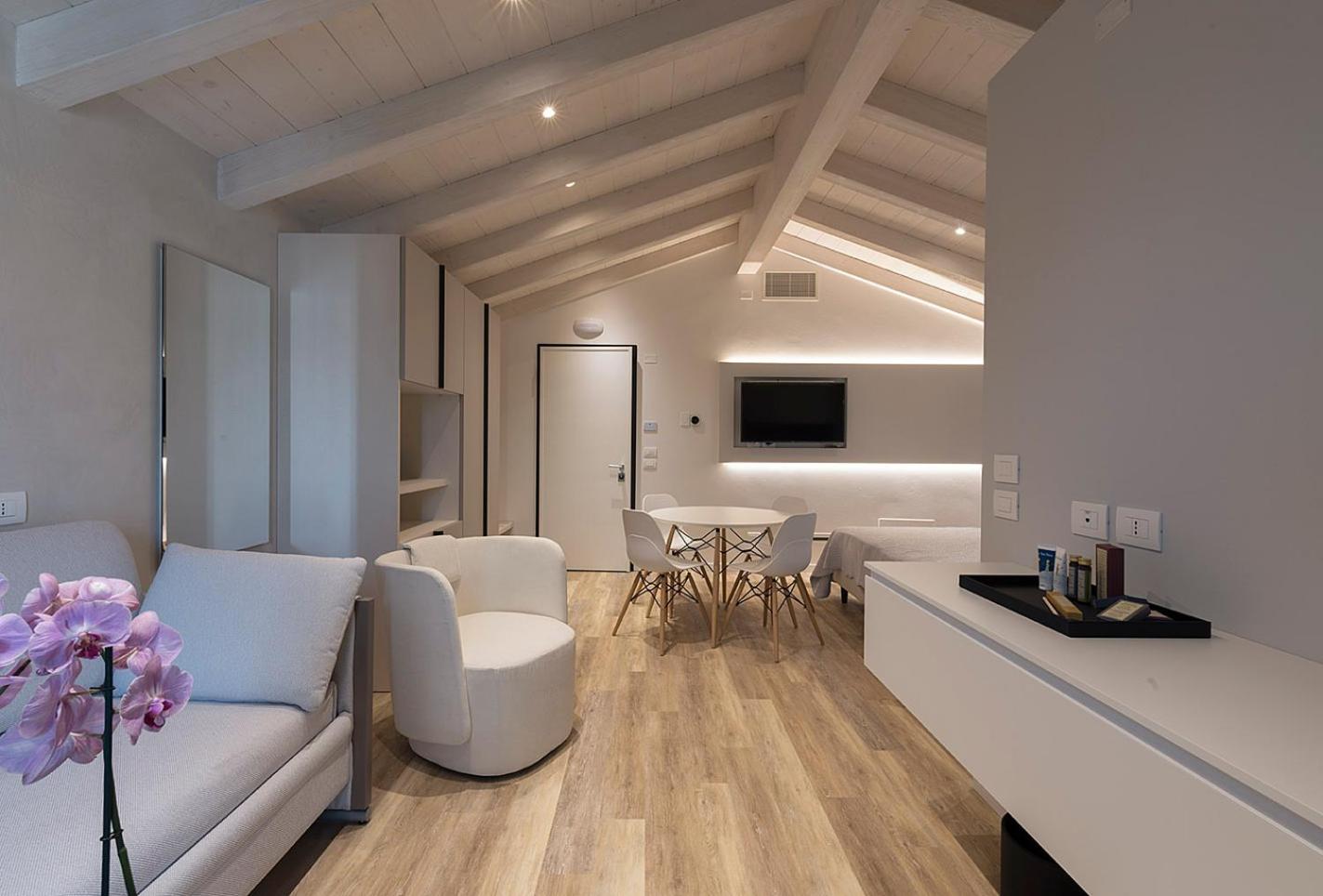 Viola Relais 7