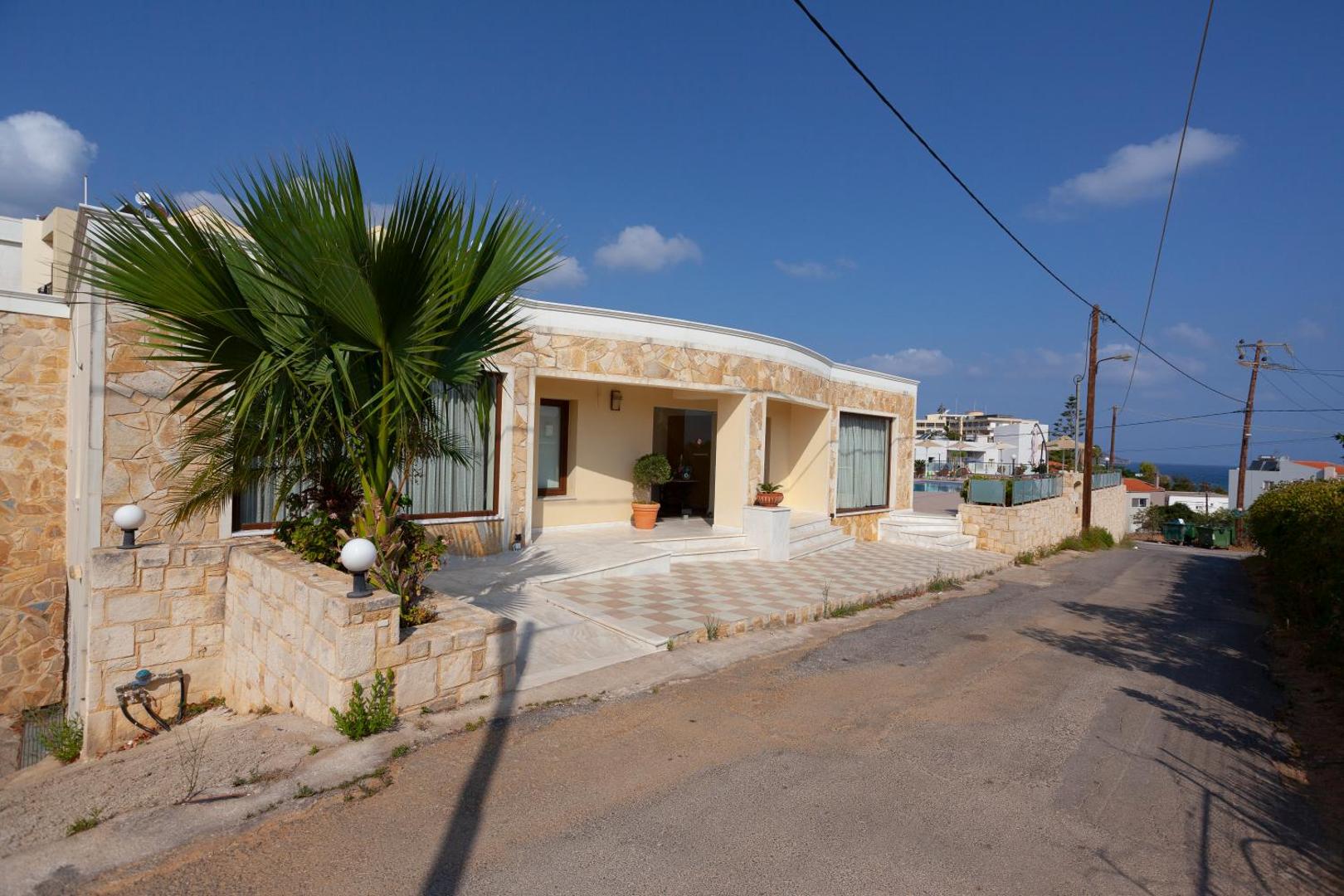 Sandy Suites 6
