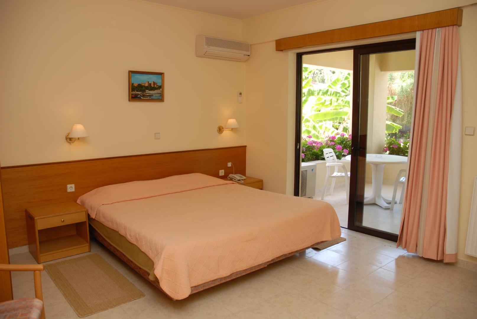 Niki Hotel Apartments 3