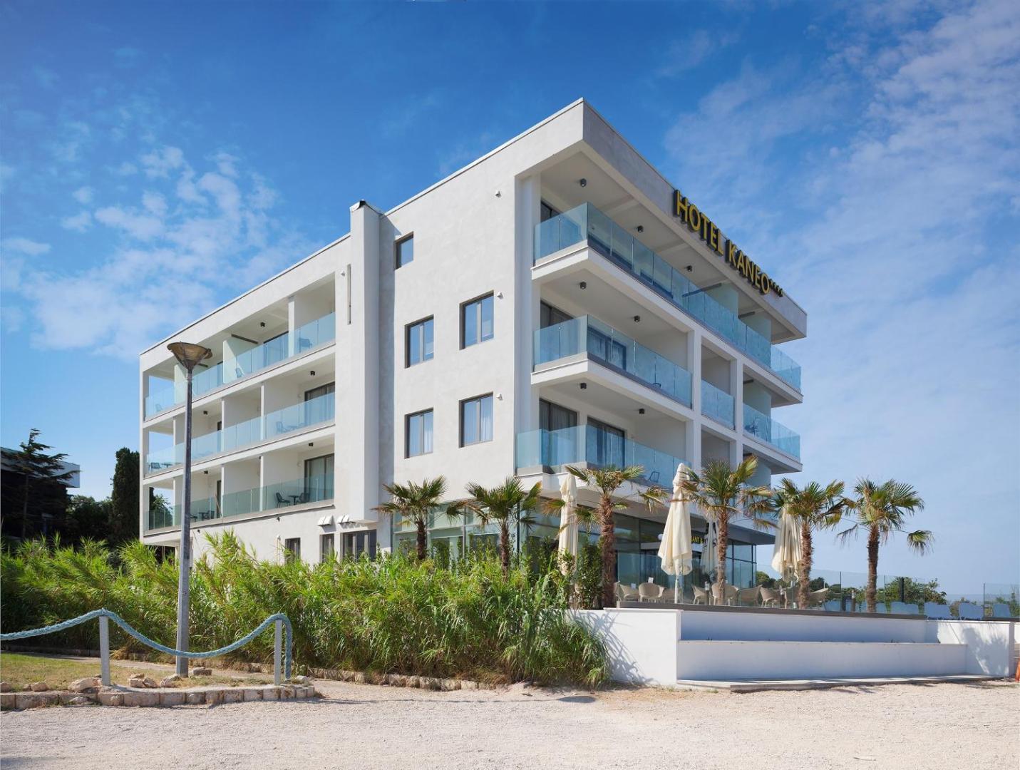 Kaneo beach hotel Novalja 8