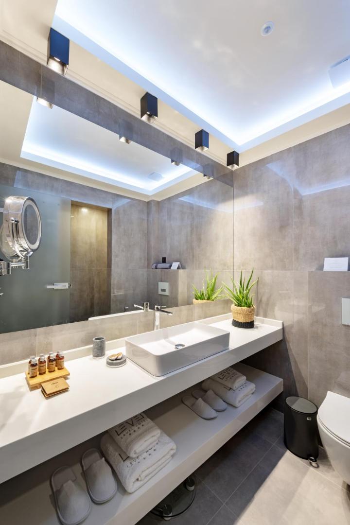 Sea Level Hotel by Diomedes Group 4