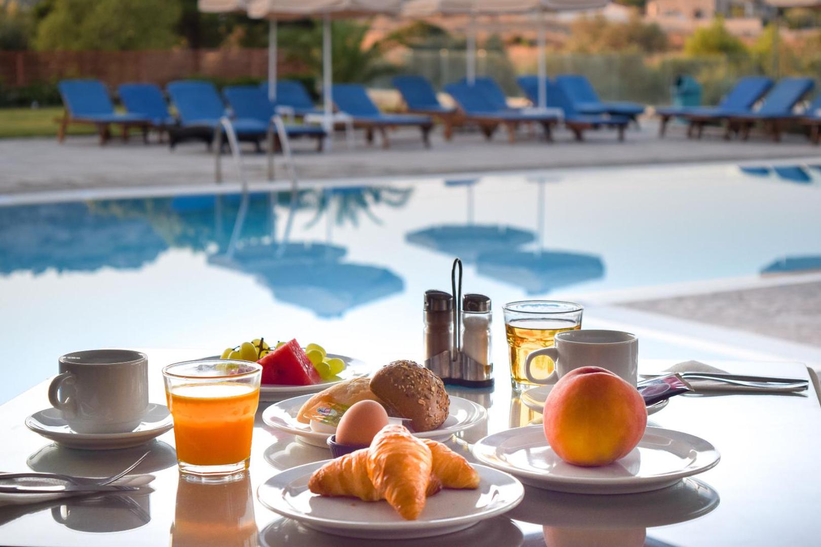 Zoes Hotel & Suites 6
