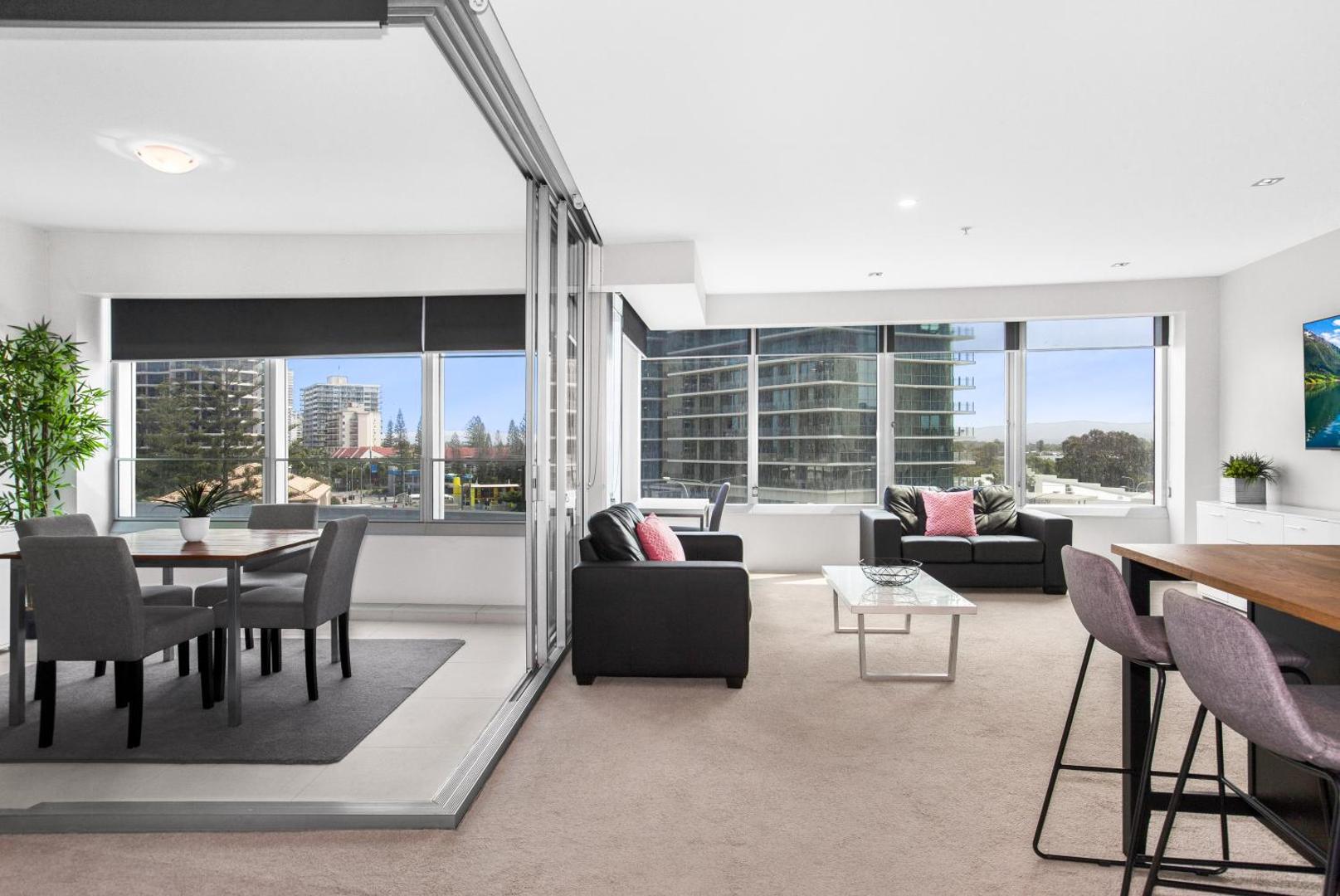 Sleek Suite in the Heart of Surfers Paradise