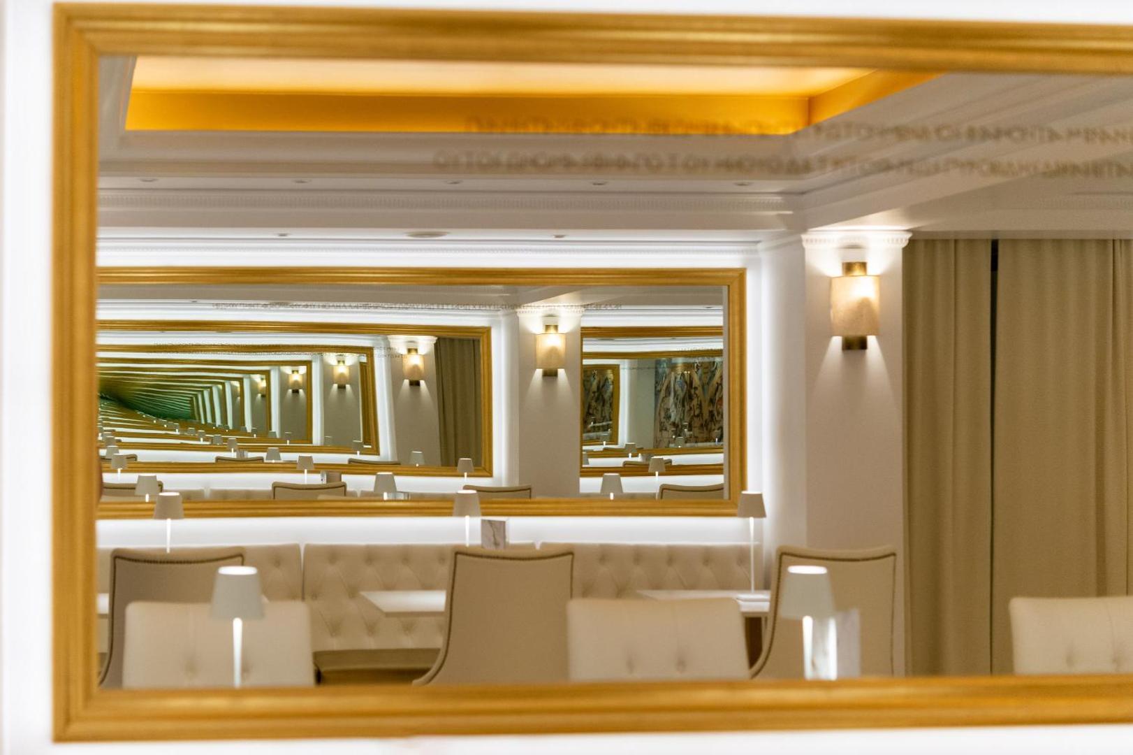 Hotel Galaxias 7