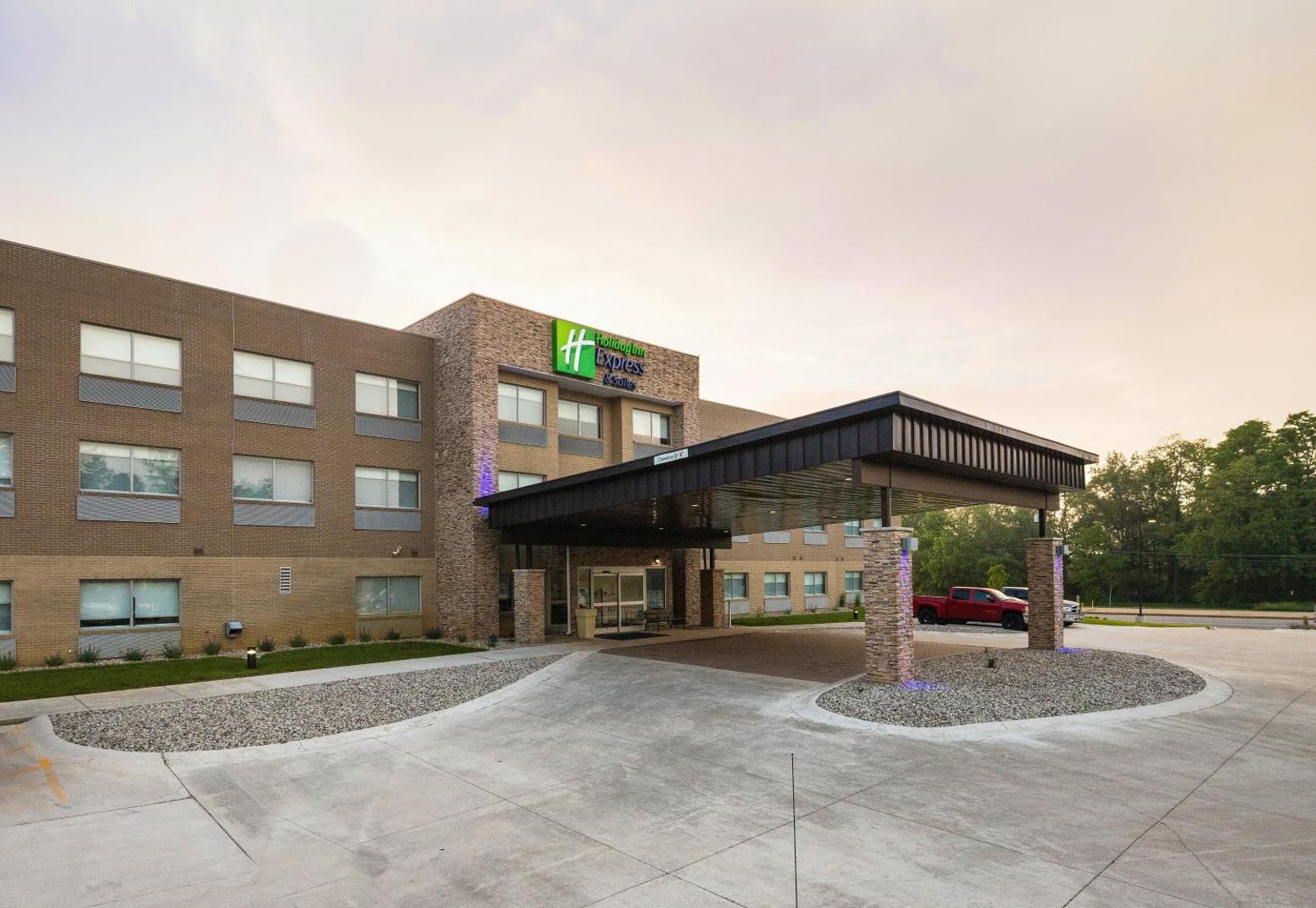 Holiday Inn Express & Suites – Portage, an IHG Hotel