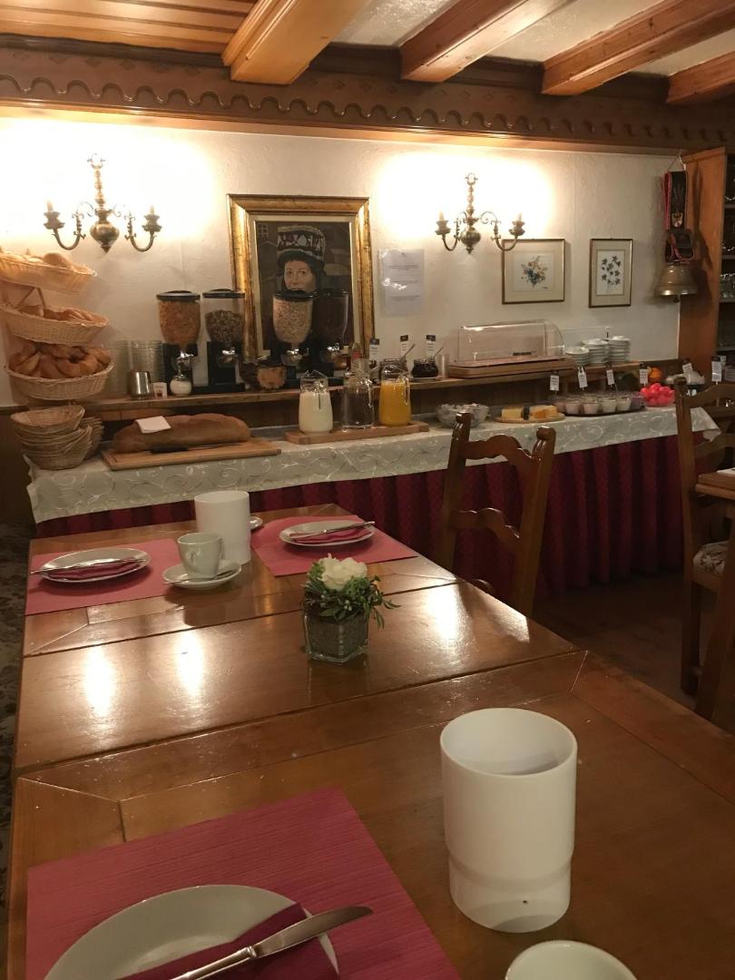 Petit Helvetia Budget Hotel 8