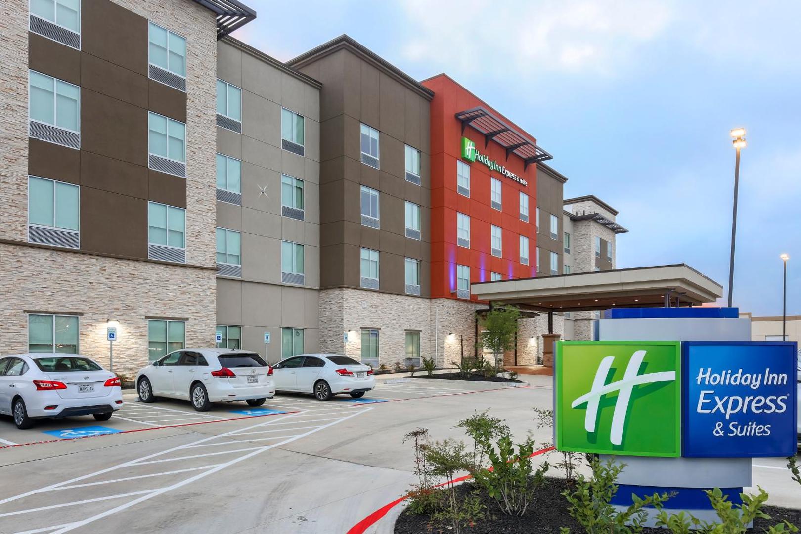 Holiday Inn Express & Suites Houston – Hobby Airport Area, an IHG Hotel