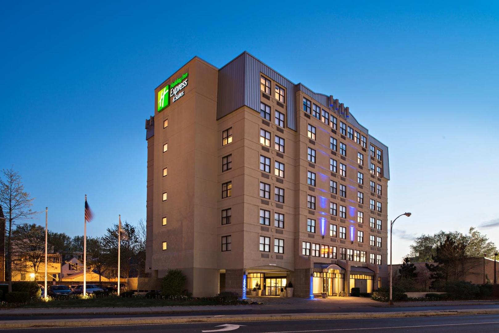 Holiday Inn Express & Suites Boston – Cambridge, an IHG Hotel