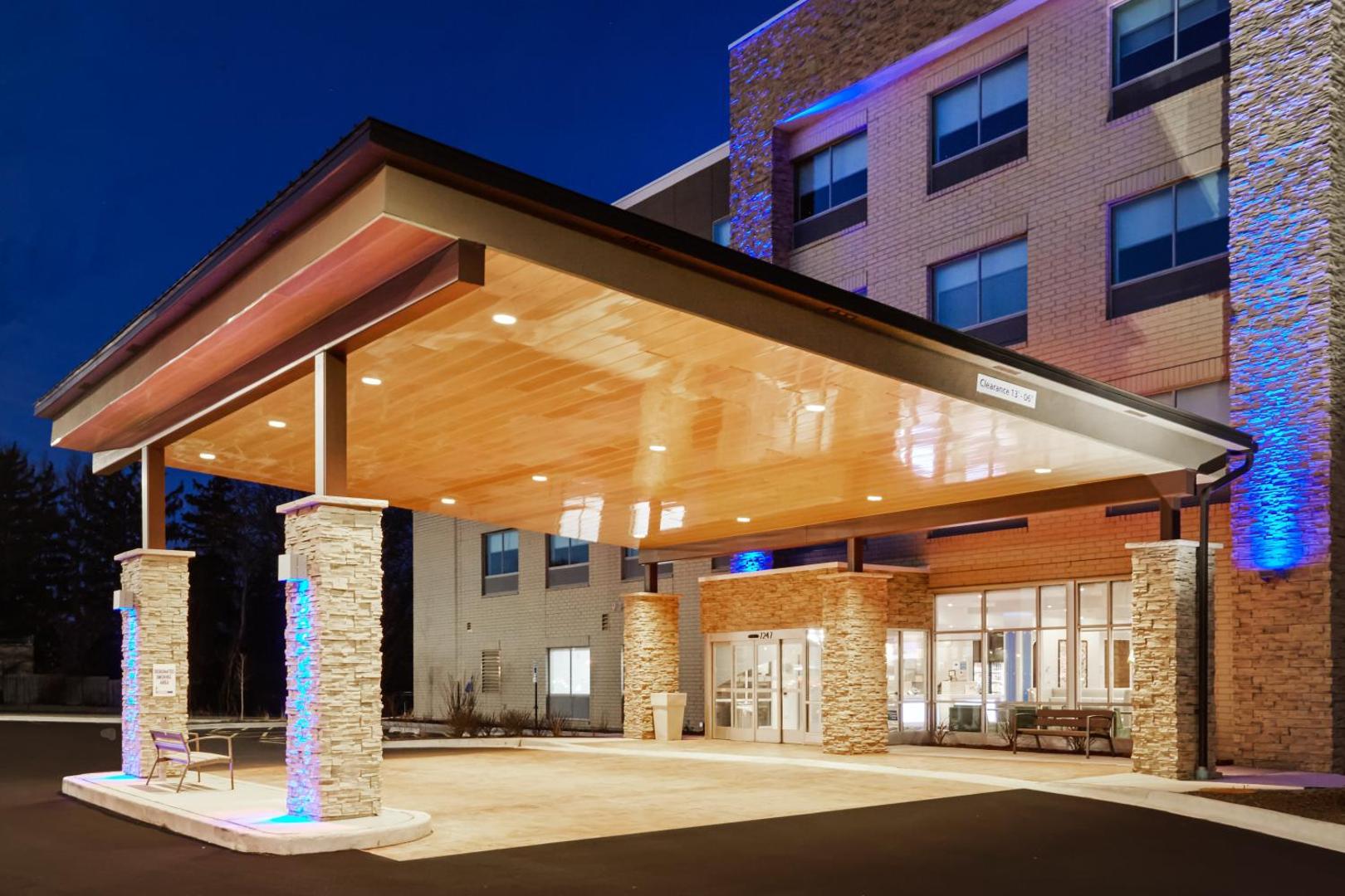 Holiday Inn Express & Suites Chicago North Shore – Niles, an IHG Hotel