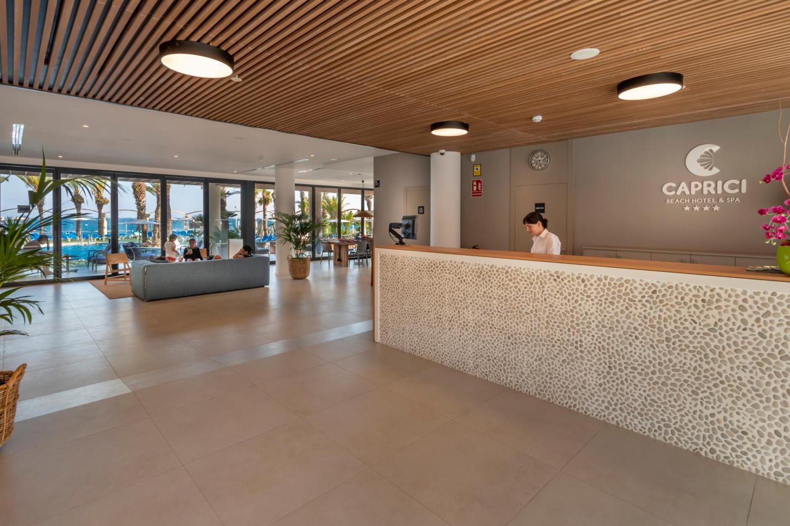Caprici Beach Hotel & Spa 8