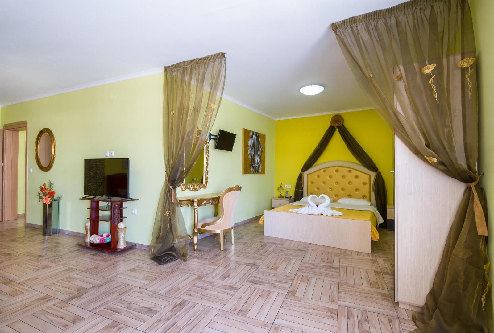 Paradice Hotel Luxury Suites-Near zorbas Beach-FREE Breakfast 3