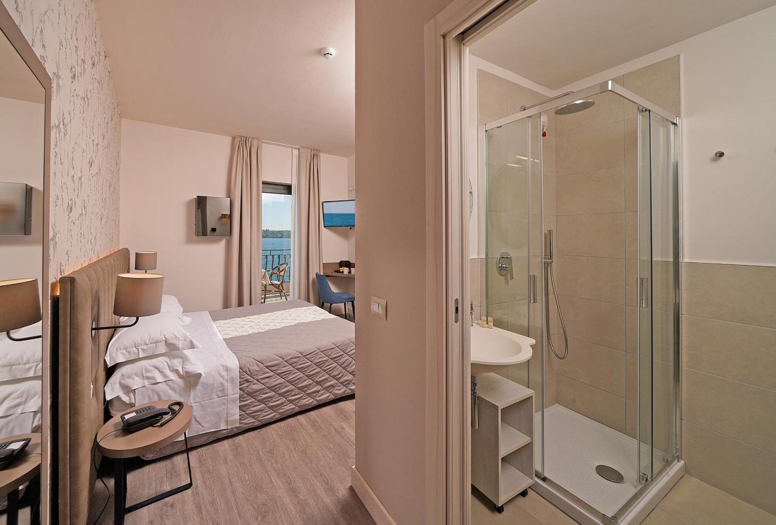 Hotel Du Lac Gardone Riviera 4