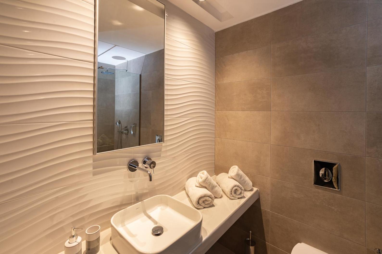 Zoes Hotel & Suites 4