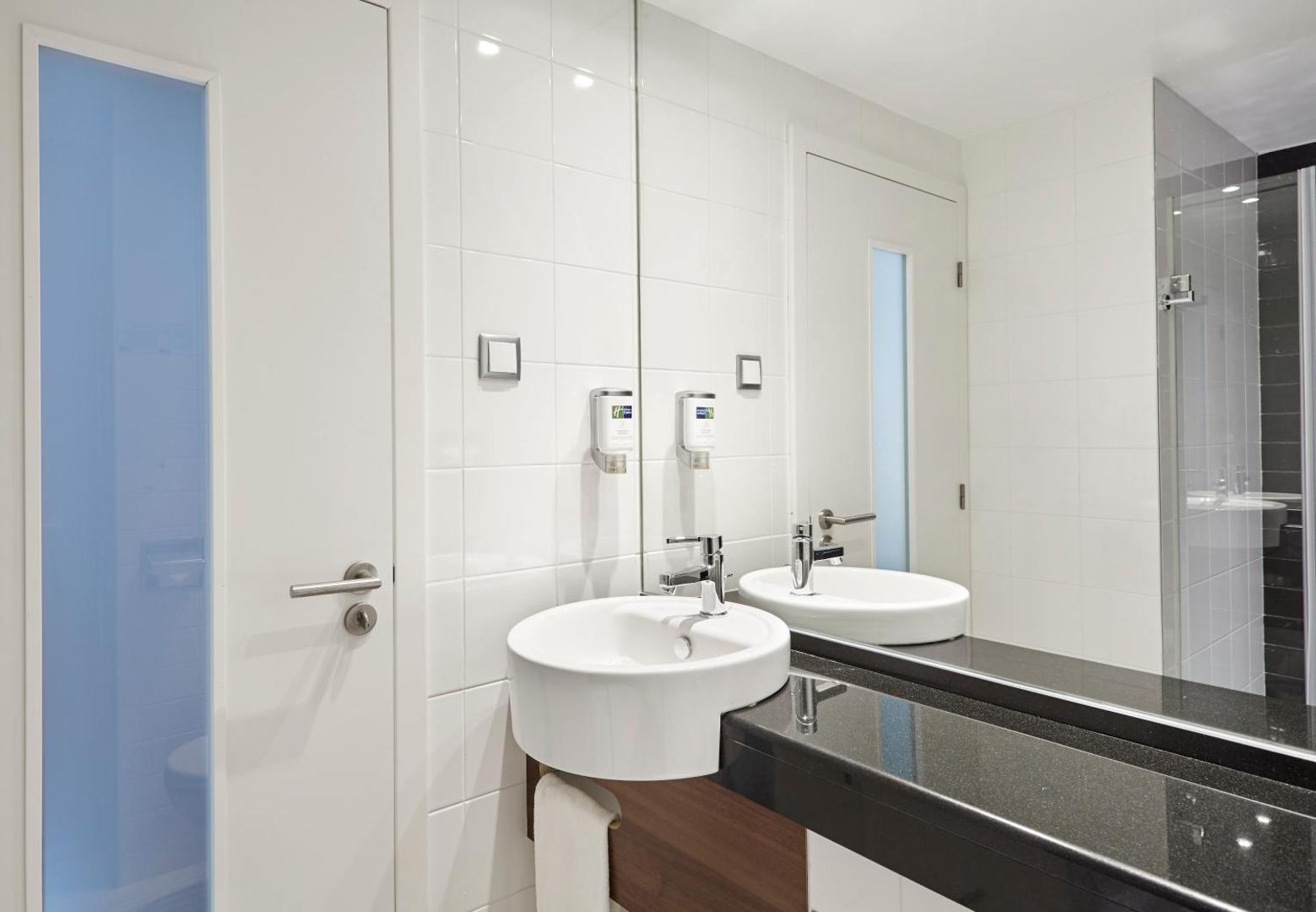 Holiday Inn Express Lisbon Alfragide by IHG 4