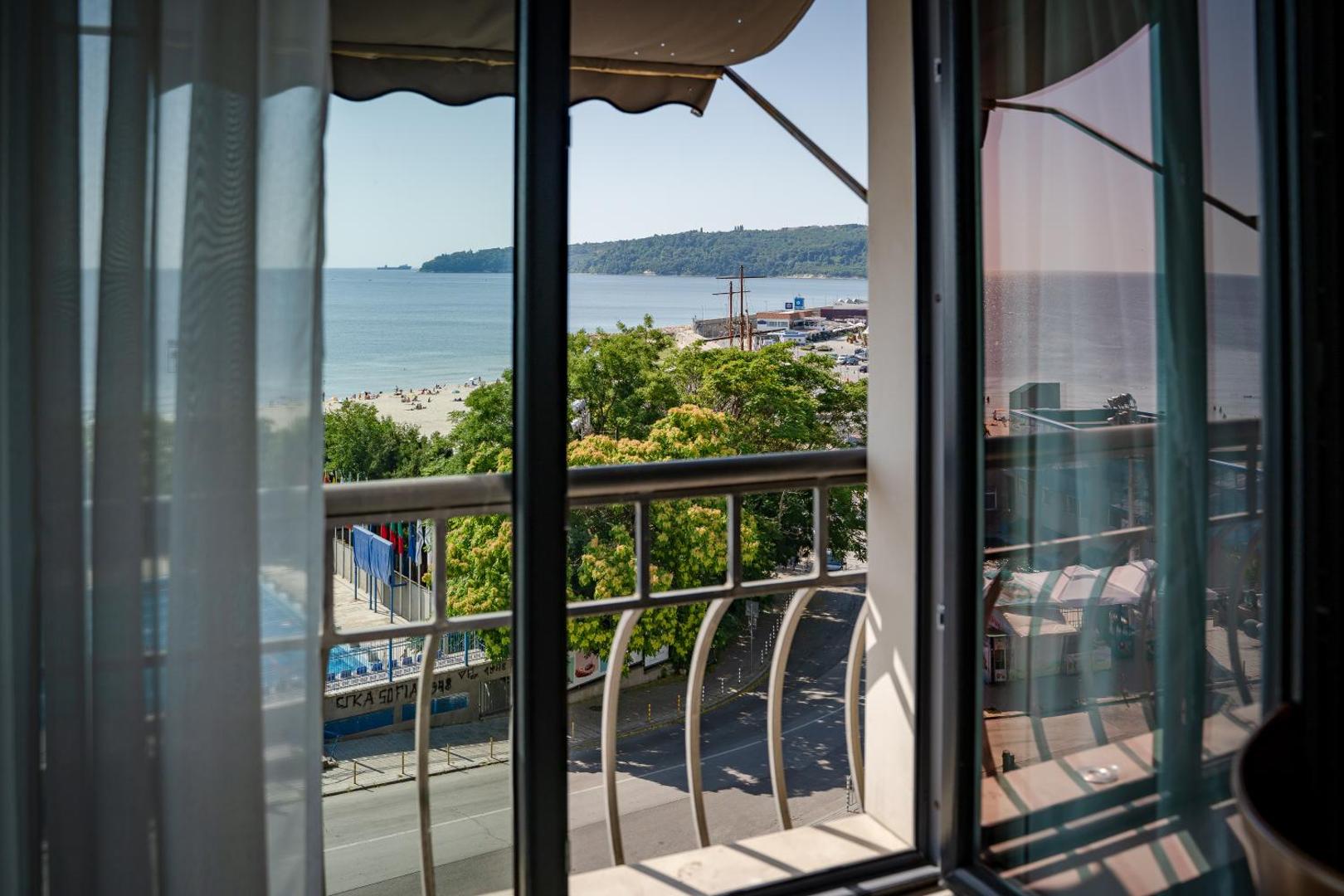 Panorama Hotel - Free EV Charging Station 8