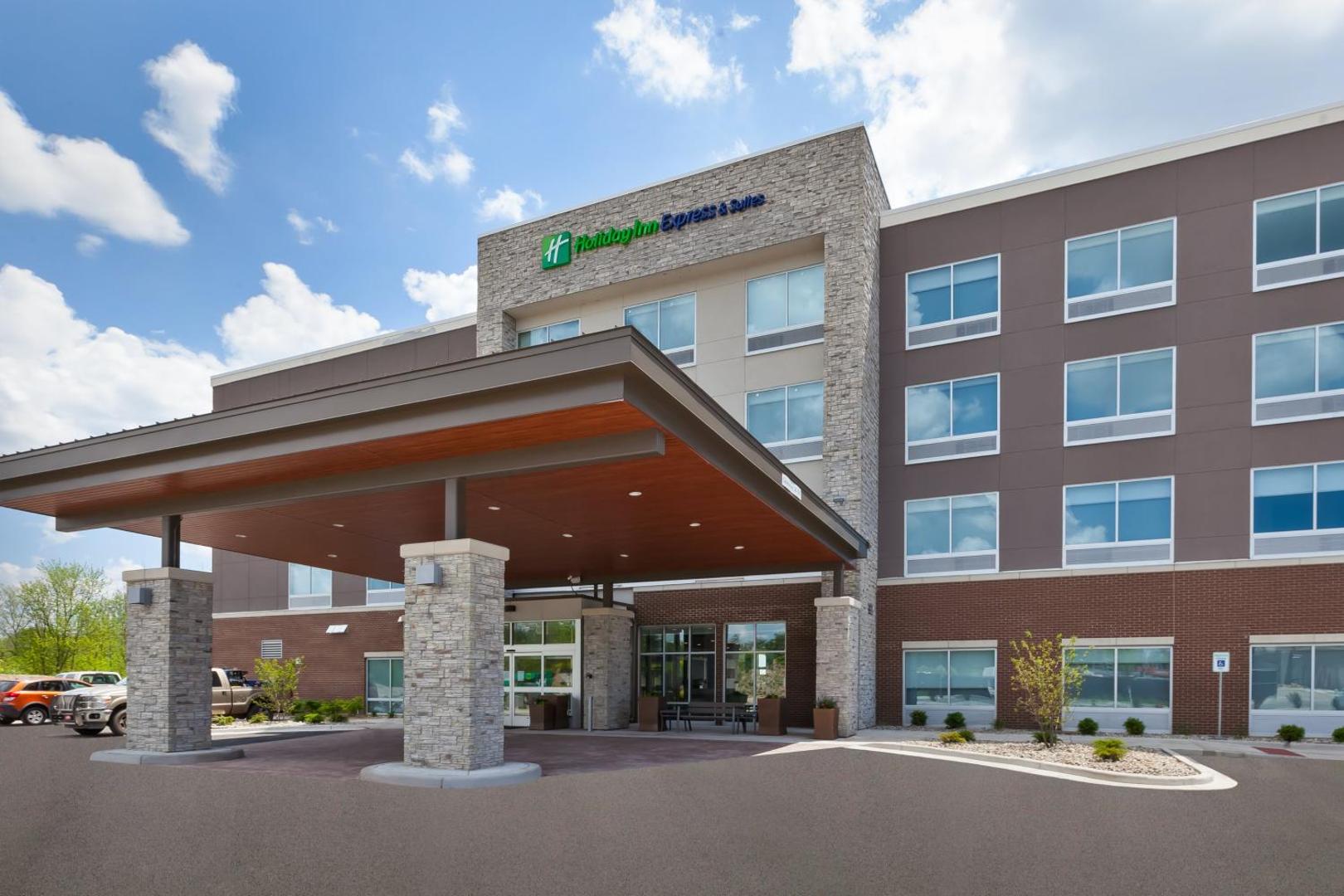 Holiday Inn Express & Suites – Grand Rapids Airport – South, an IHG Hotel