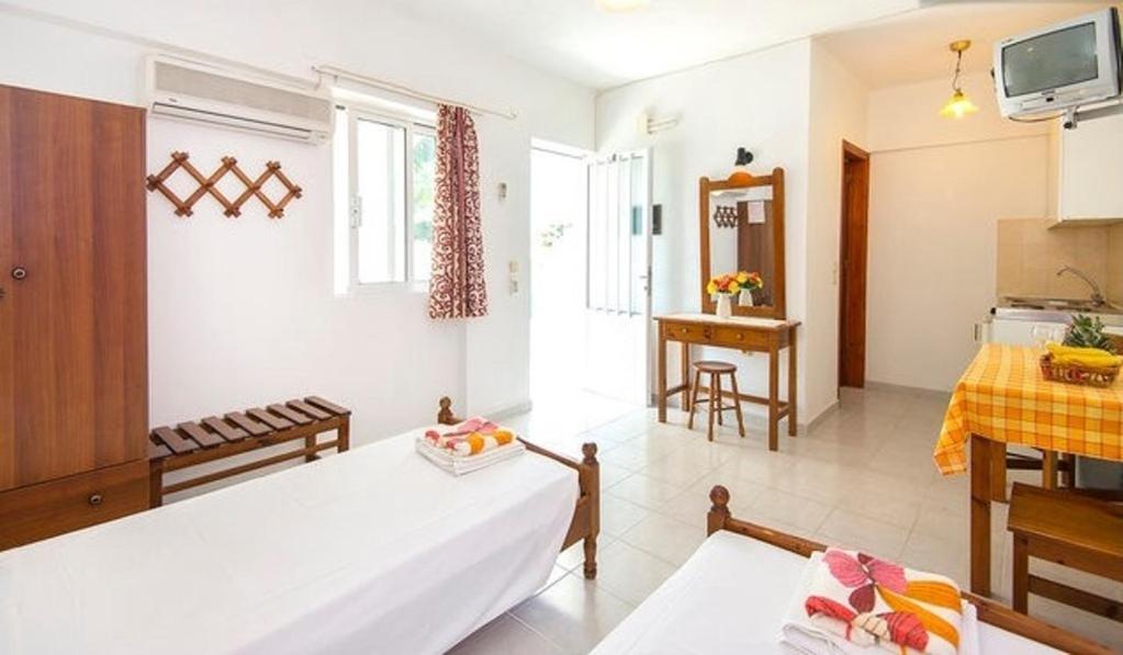 Evi Apartments And Studios 5