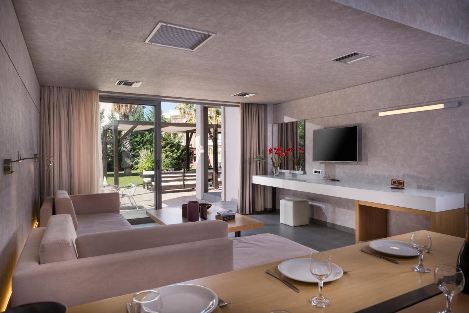 Icarus Hotel 7