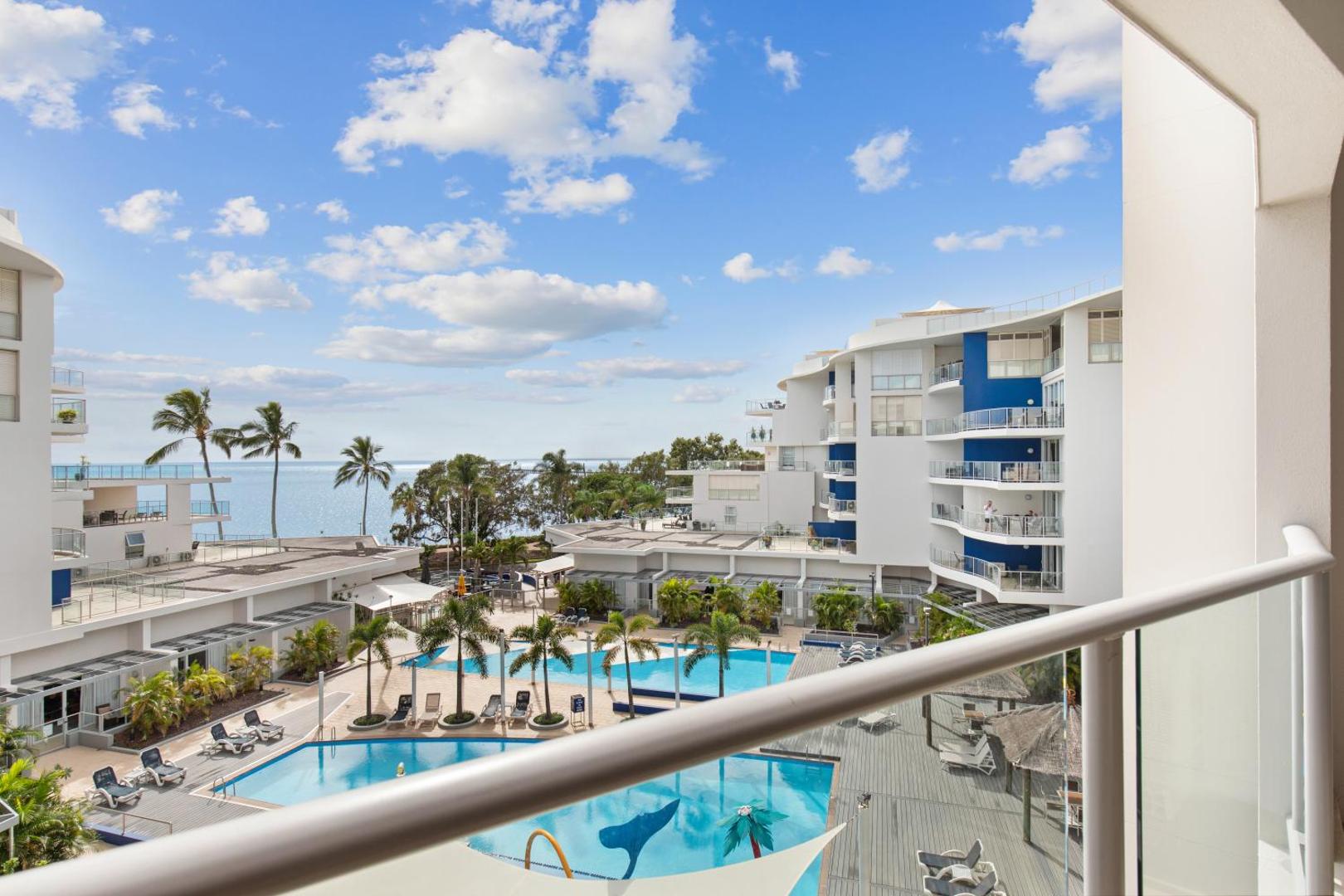 Two Bedroom Hamptons In Upmarket Resort – Ocean Views