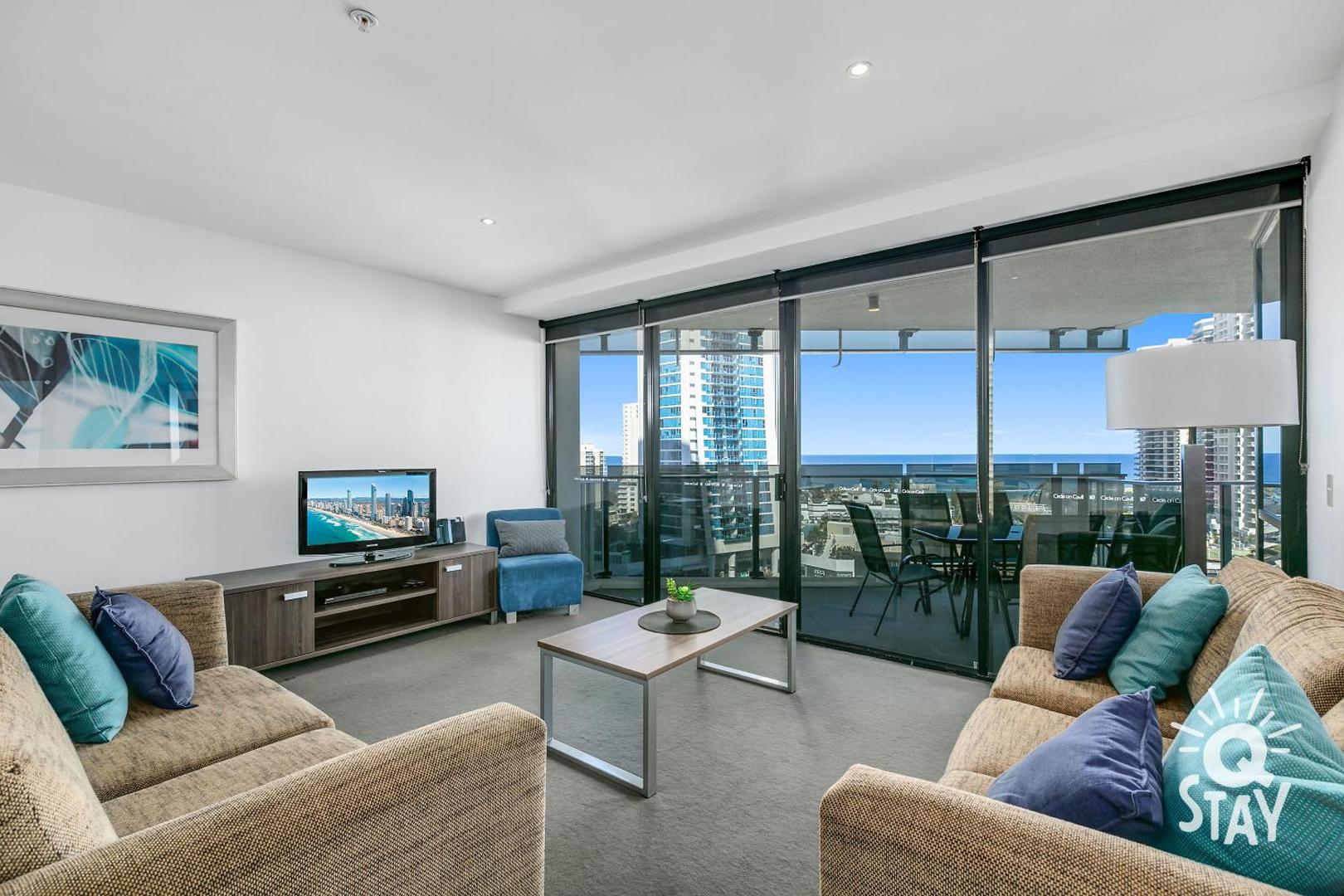 Circle on Cavill — 3 Bedroom with Ocean View in the heart of Surfers!