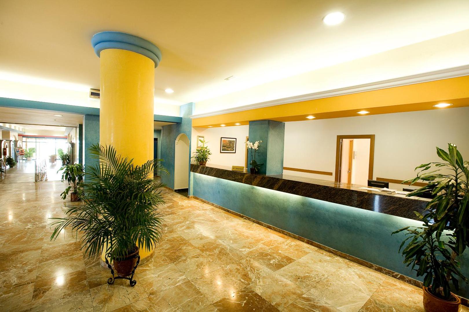 Hotel Monarque Torreblanca 8