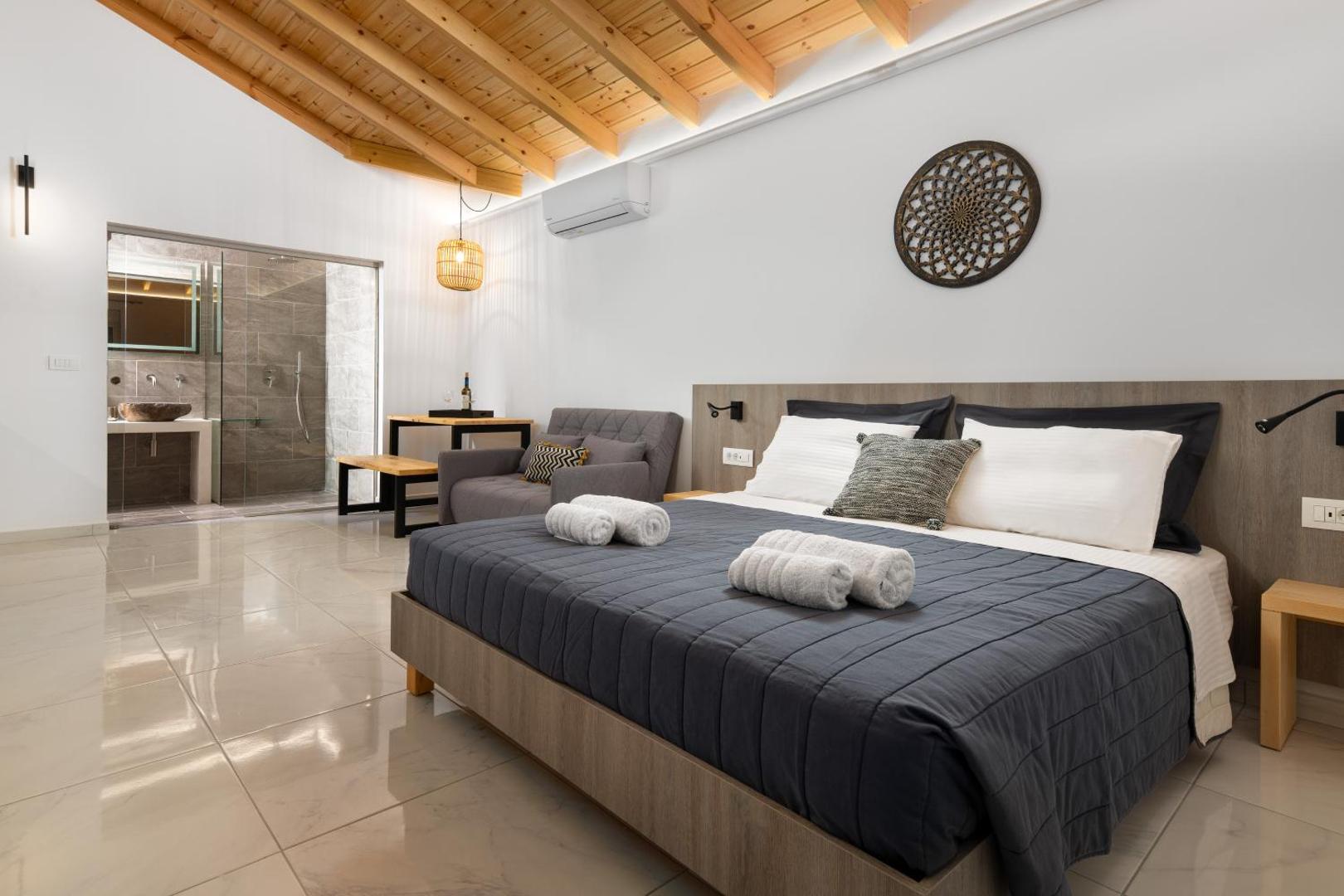 L & C Boutique Apartments 8
