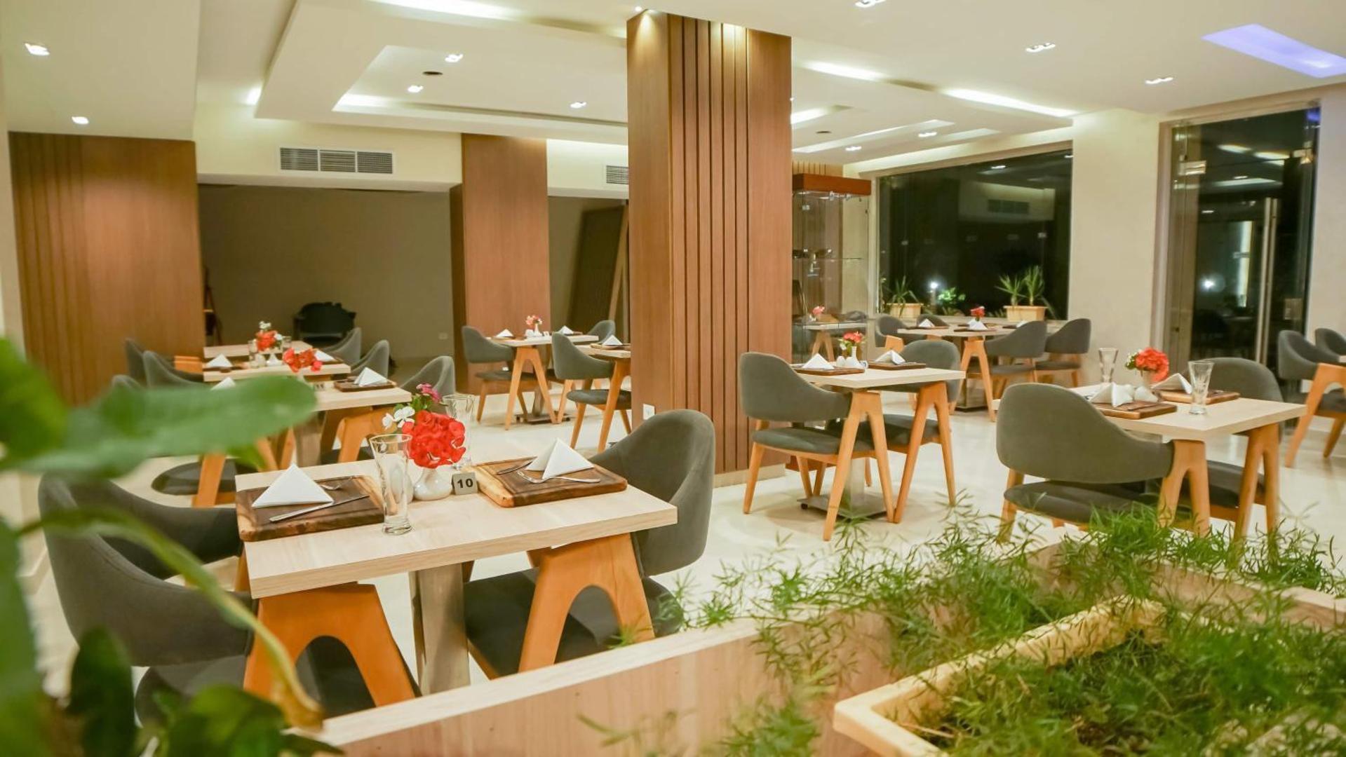 Rivoli Suites 6