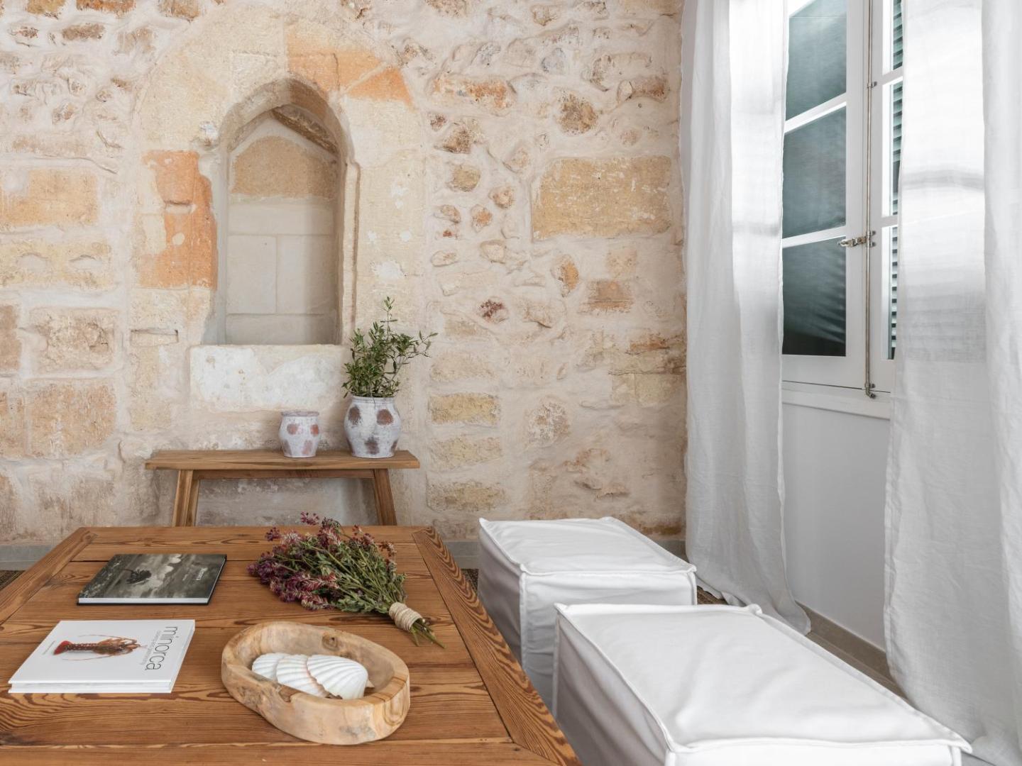 S'Enclova Petit Hotel 4