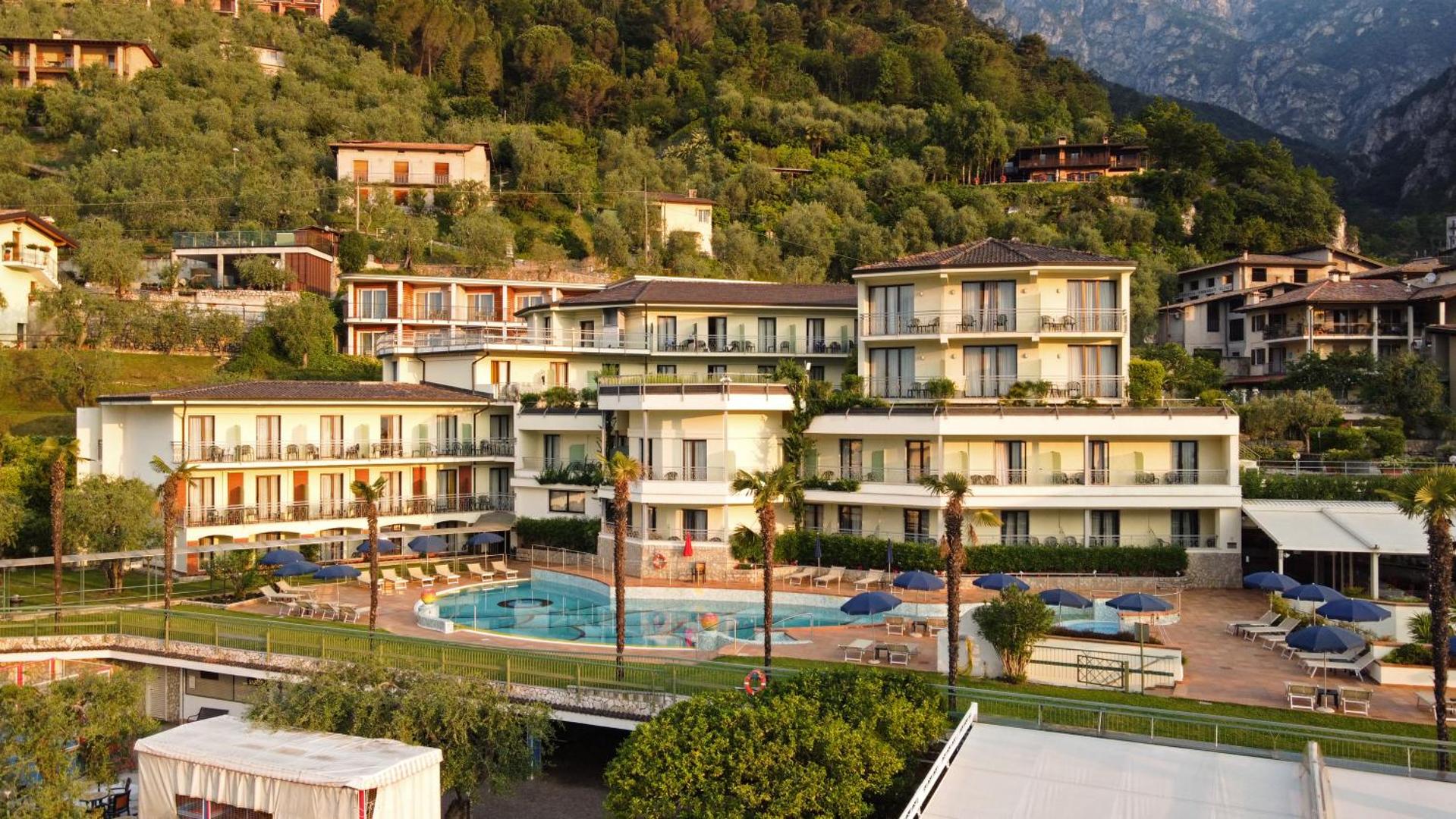 Hotel Royal Village 3
