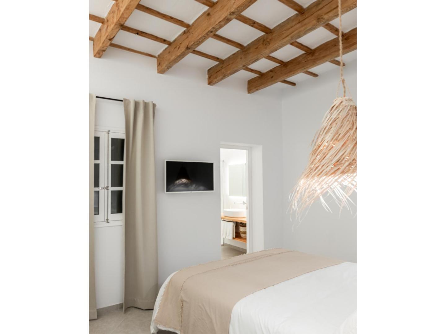 S'Enclova Petit Hotel 6