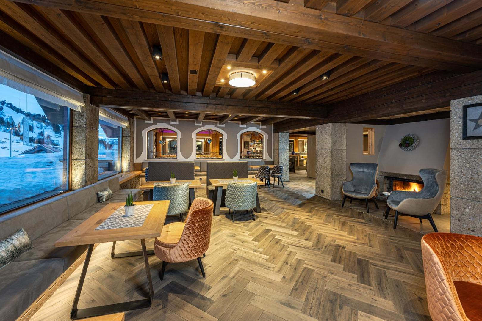Hotel Alpina 2
