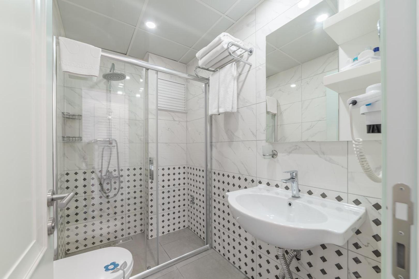 DAM HOTEL LARA 3