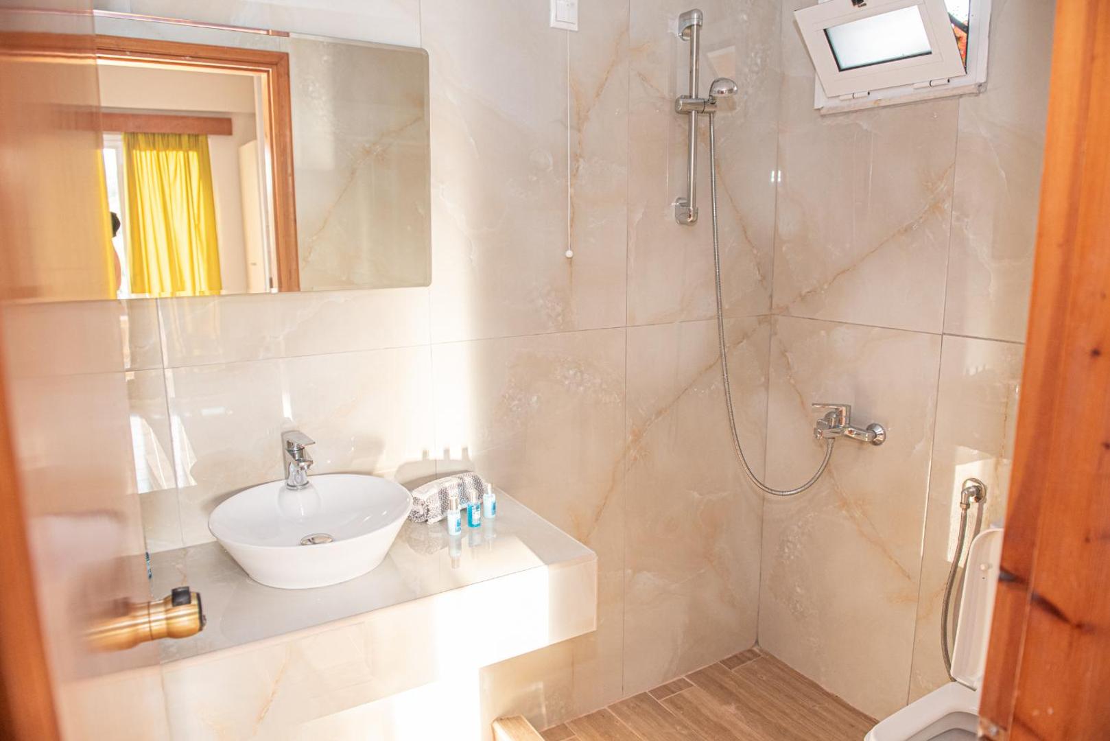 Danelis Studios & Apartments 4